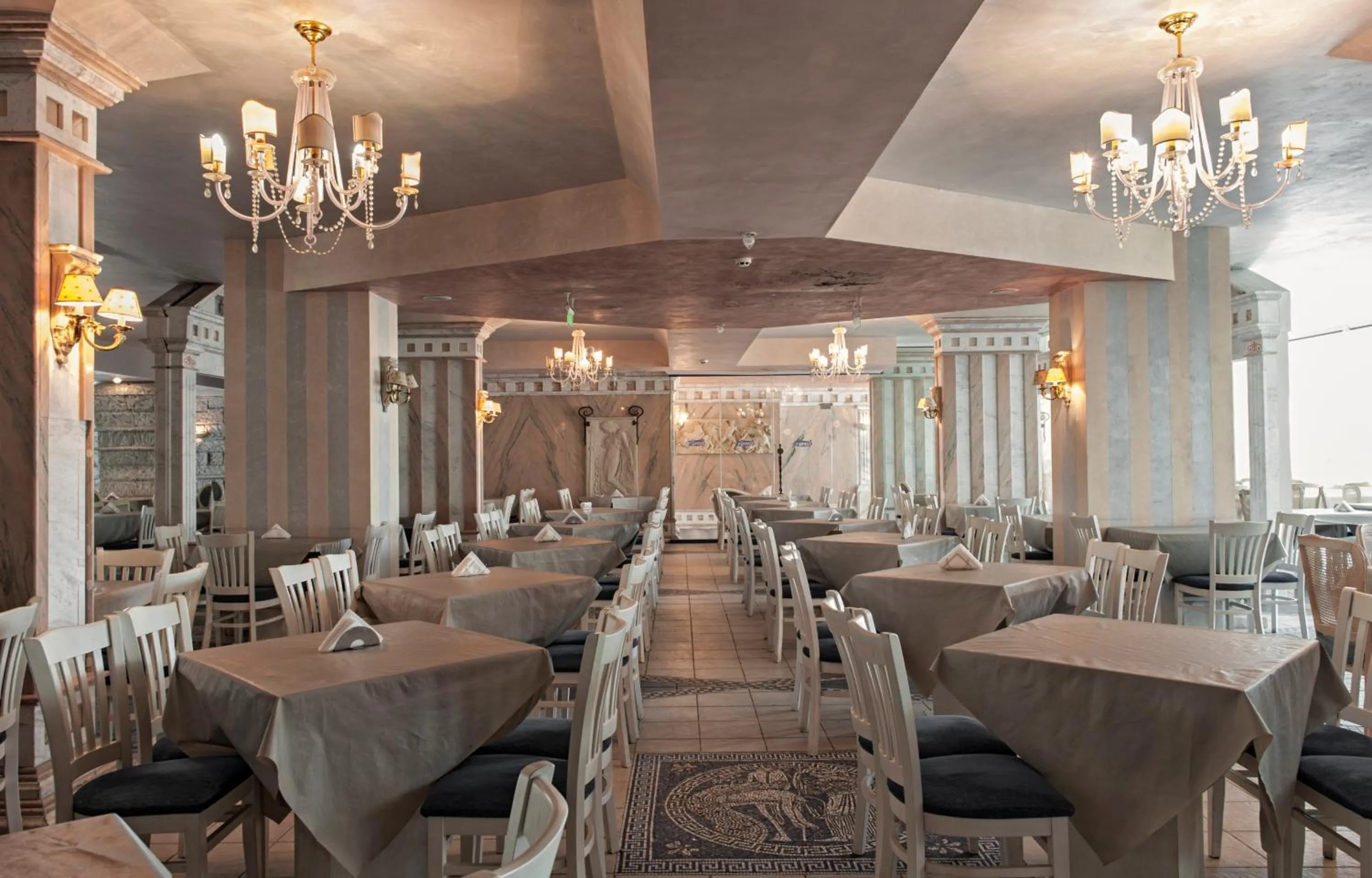 Restaurant/places to eat in Chaika Beach Resort