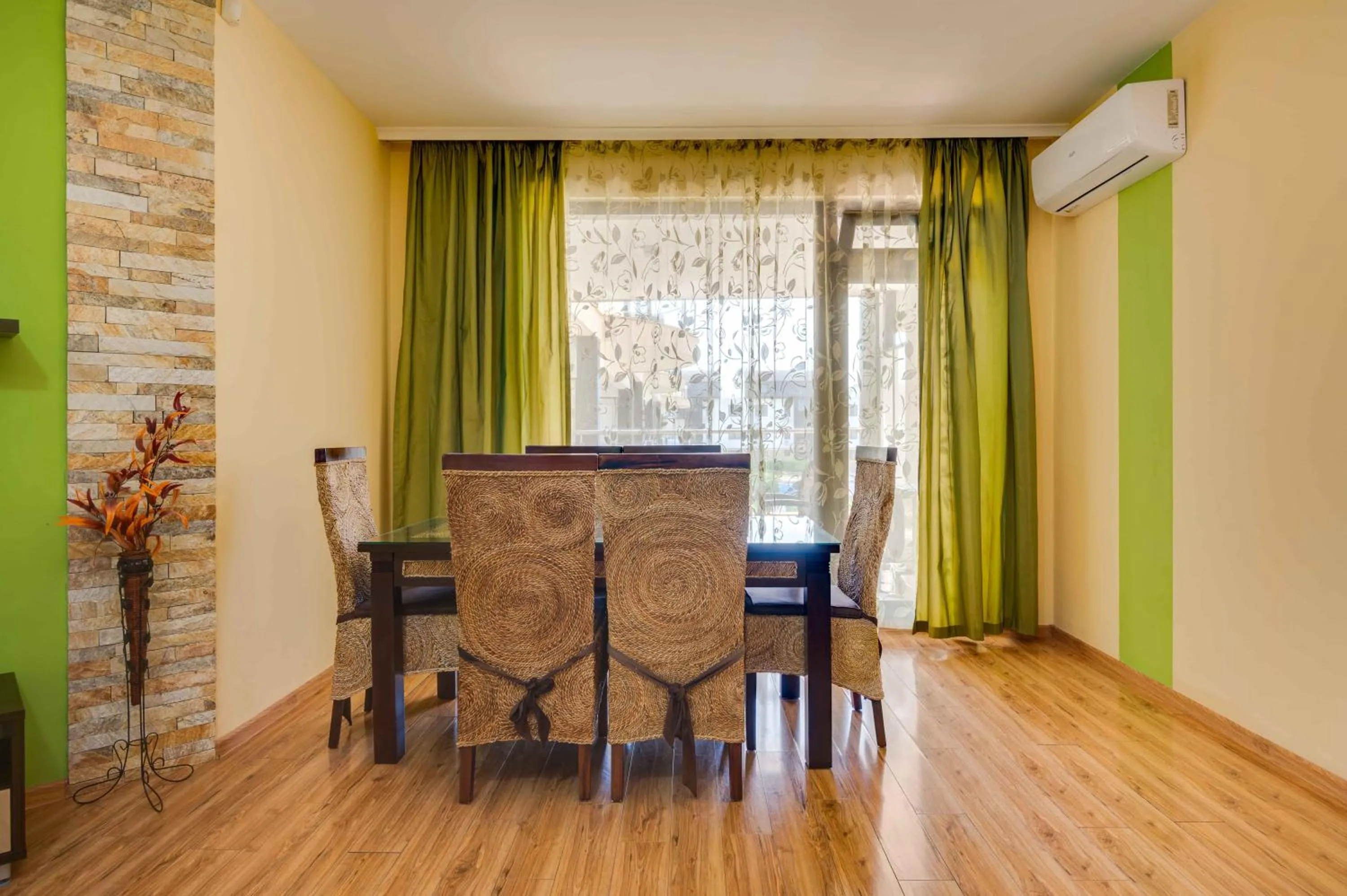 Dining area in Topola Skies Resort & Aquapark