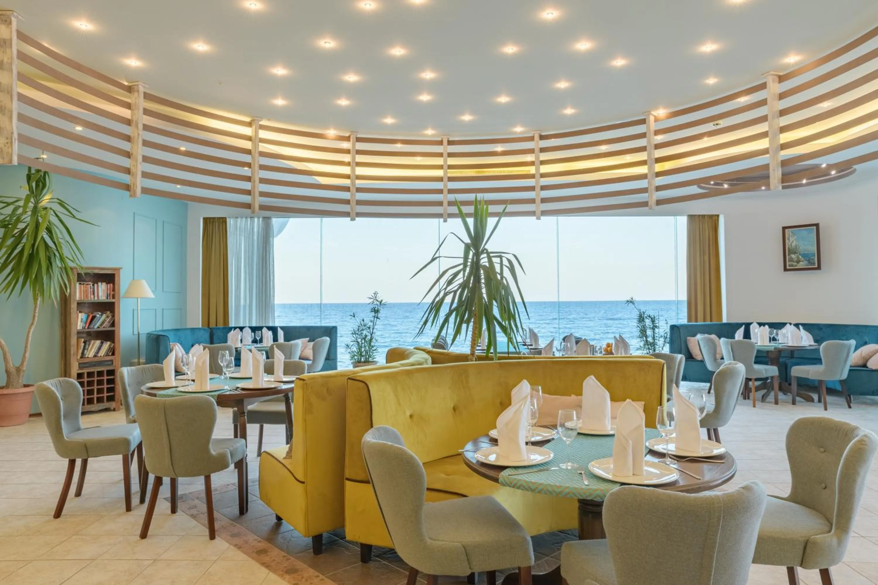 Restaurant/places to eat in Marina Hotel, Sunny Day