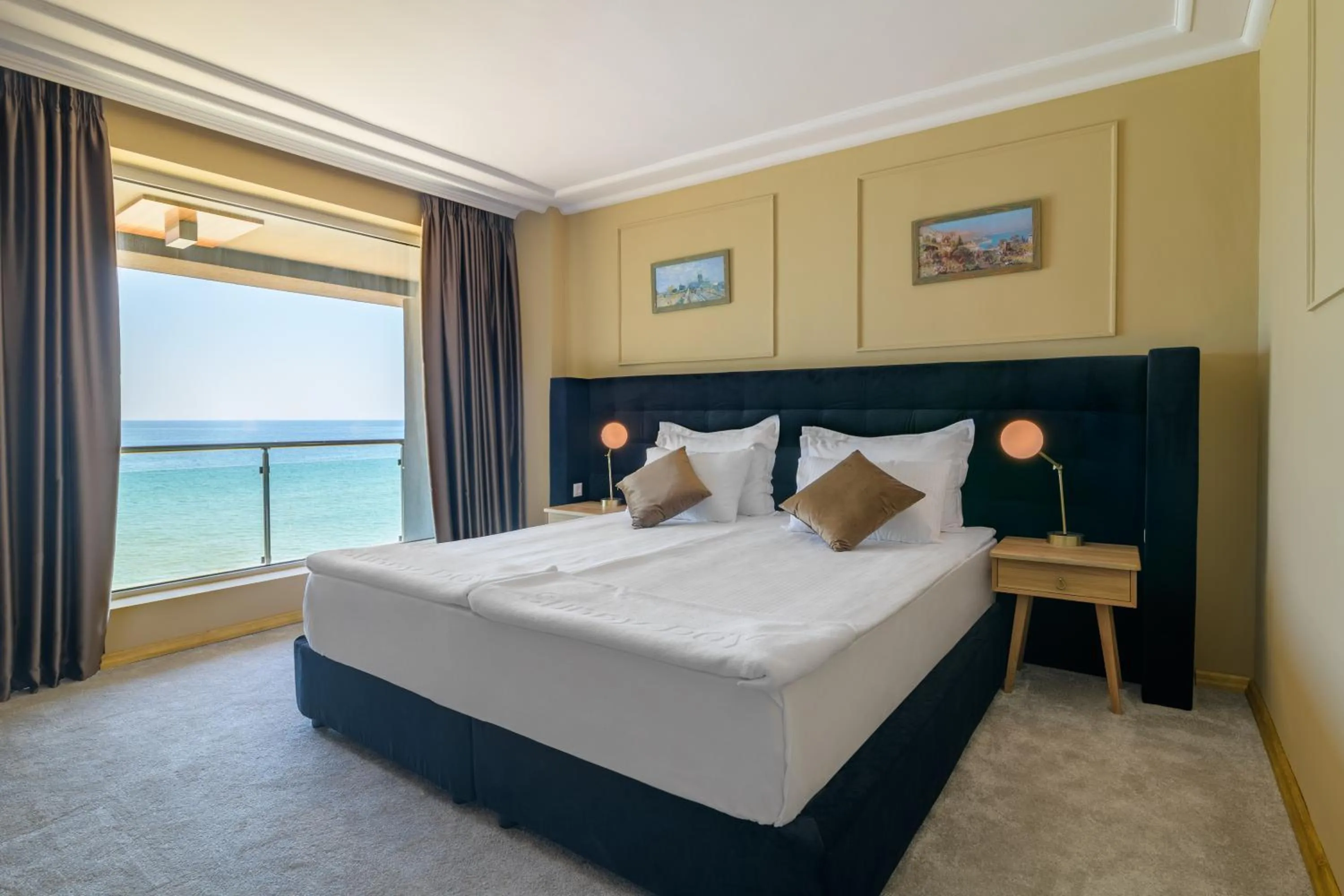 Bedroom, Bed in Marina Hotel, Sunny Day