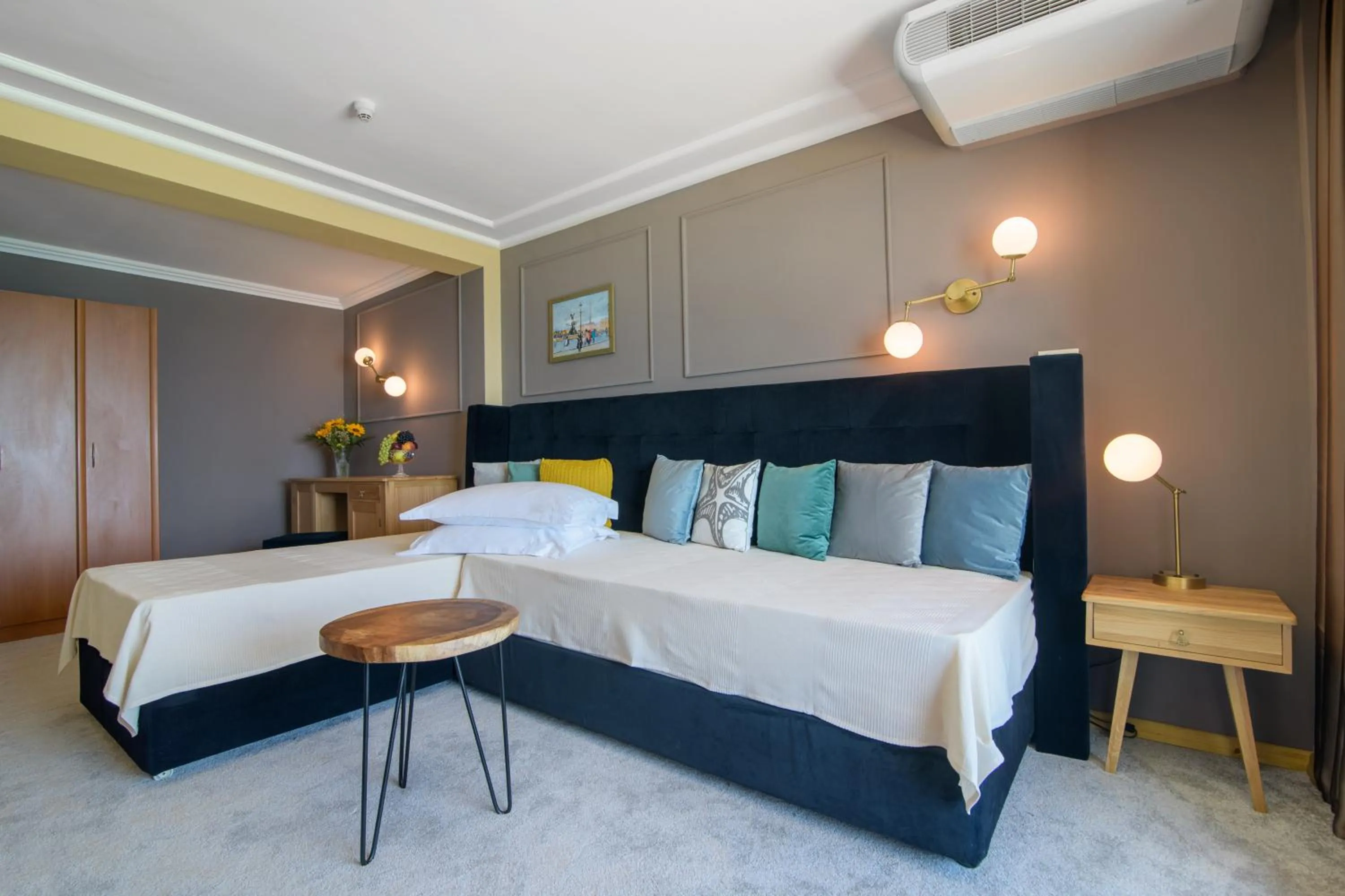 Area and facilities, Bed in Marina Hotel, Sunny Day