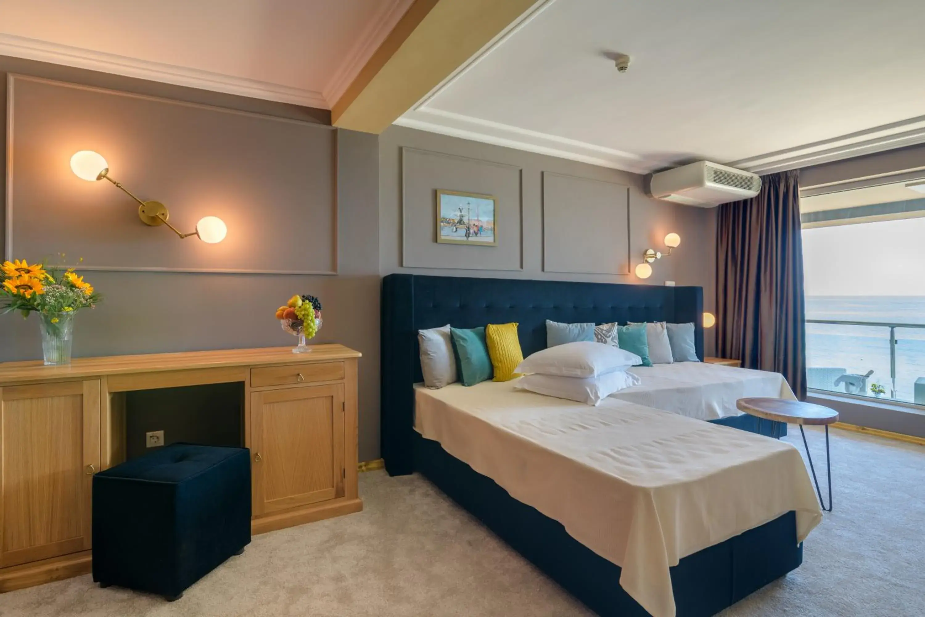 Family Room with Balcony and Sea View - Free Parking in Marina Hotel, Sunny Day Family Room with Balcony and Sea View - Free Parking in Marina Hotel, Sunny Day