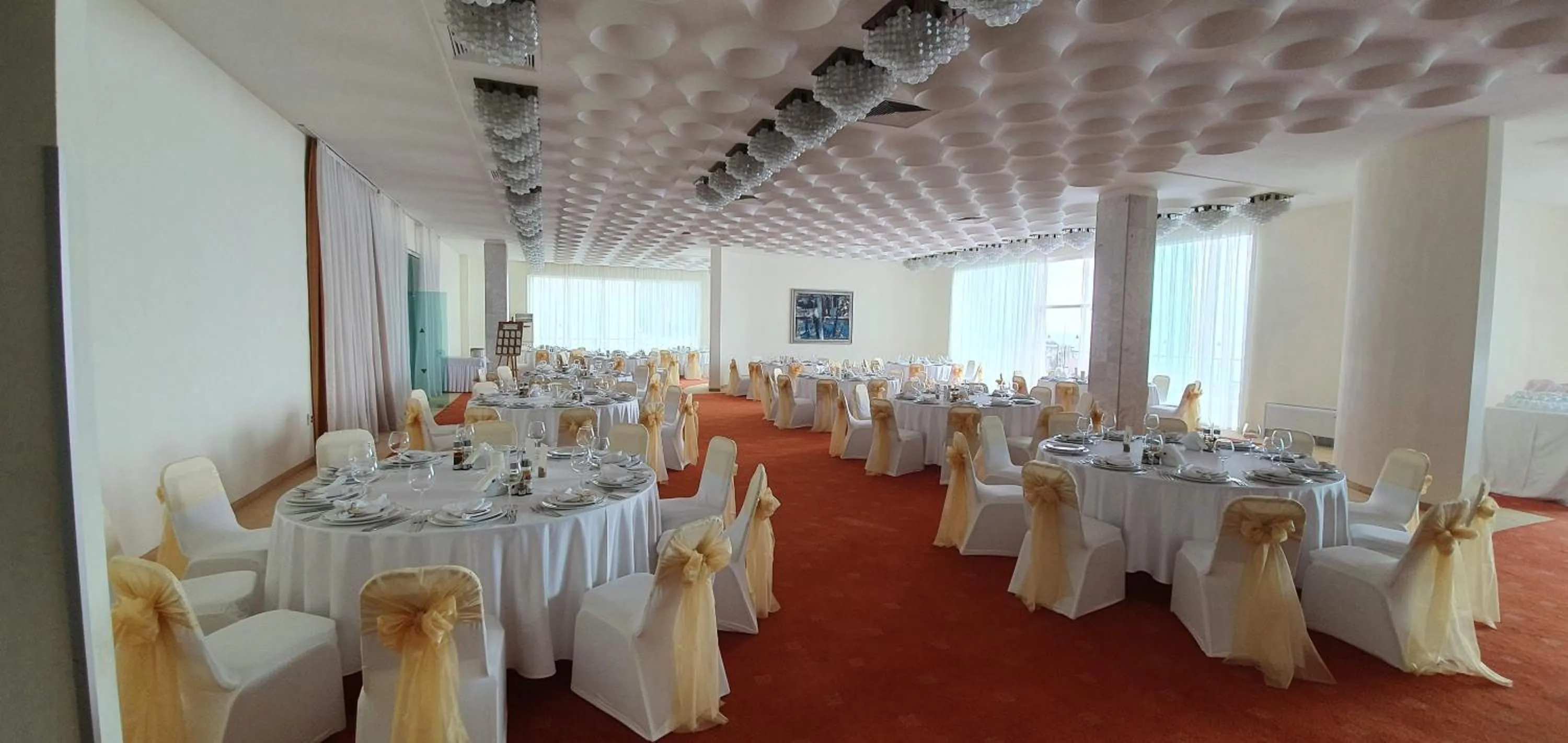 Restaurant/places to eat in Marina Hotel, Sunny Day