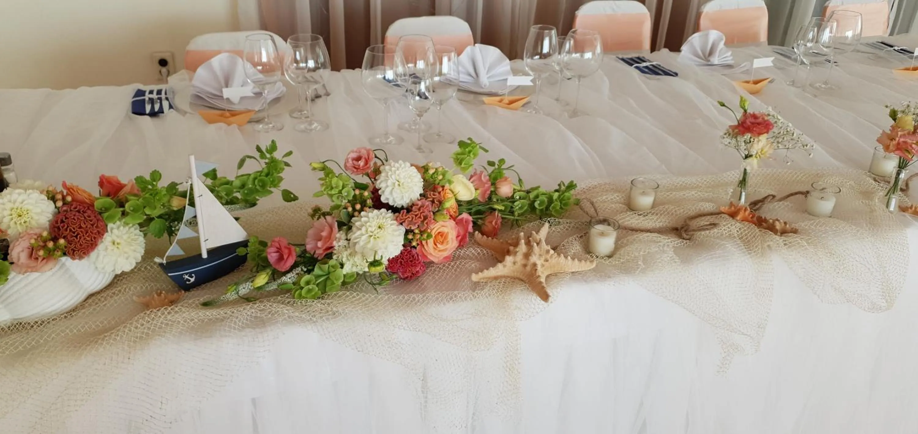 Restaurant/places to eat in Marina Hotel, Sunny Day