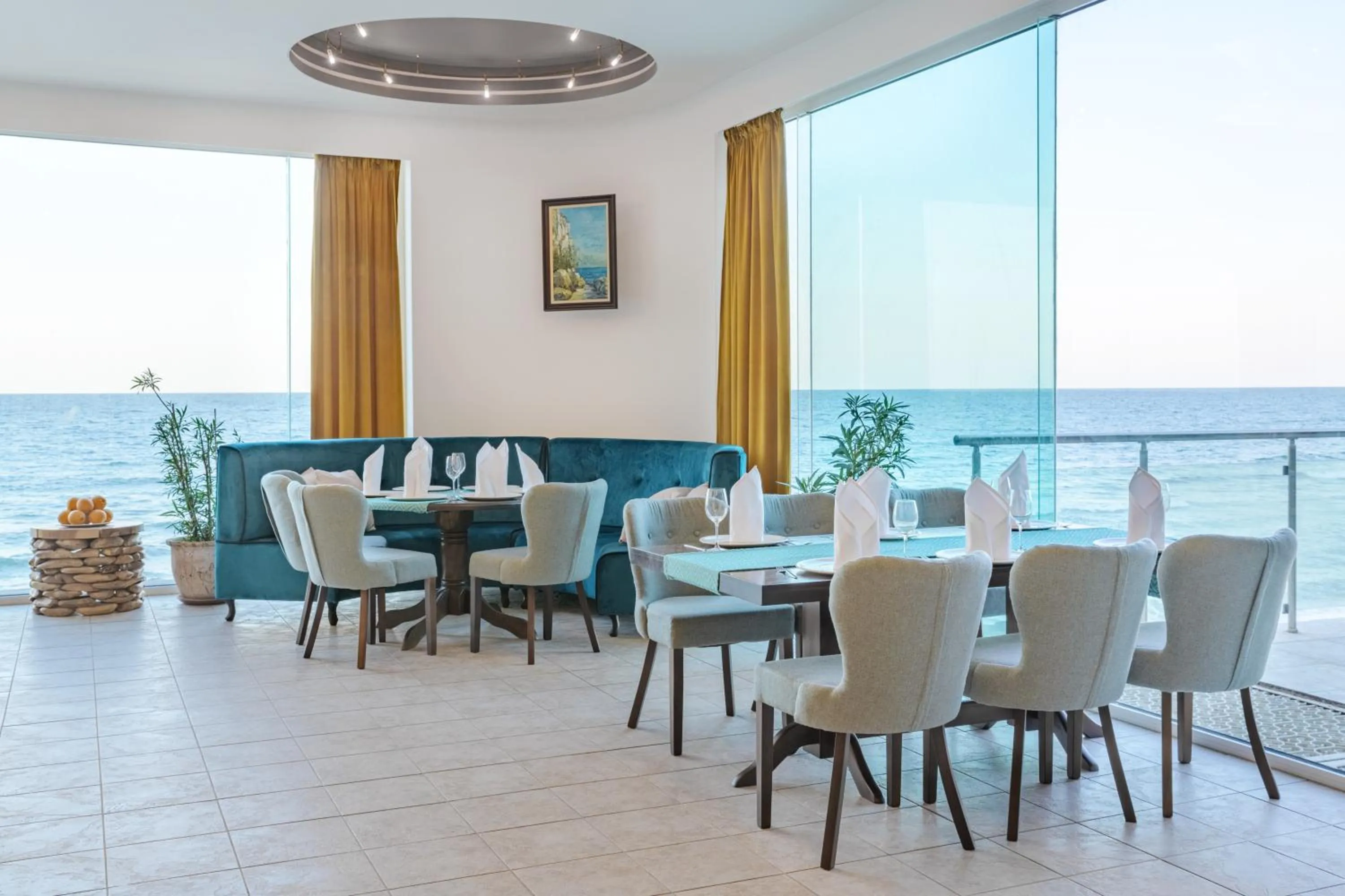 Restaurant/places to eat in Marina Hotel, Sunny Day