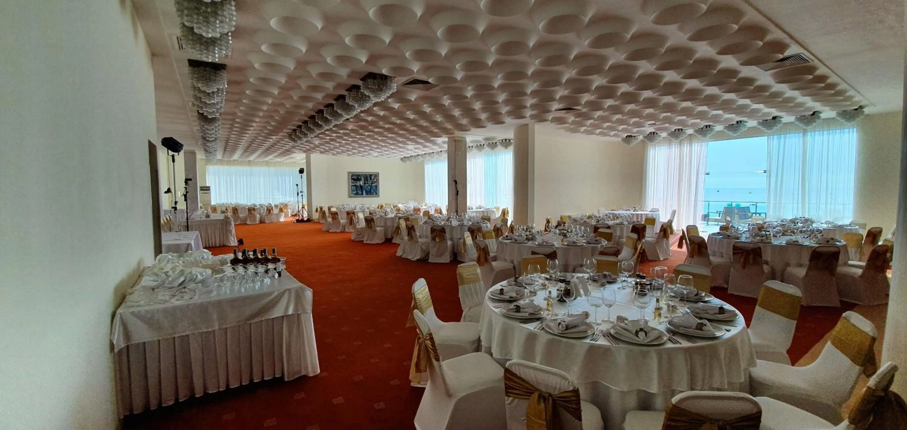 Restaurant/places to eat in Marina Hotel, Sunny Day