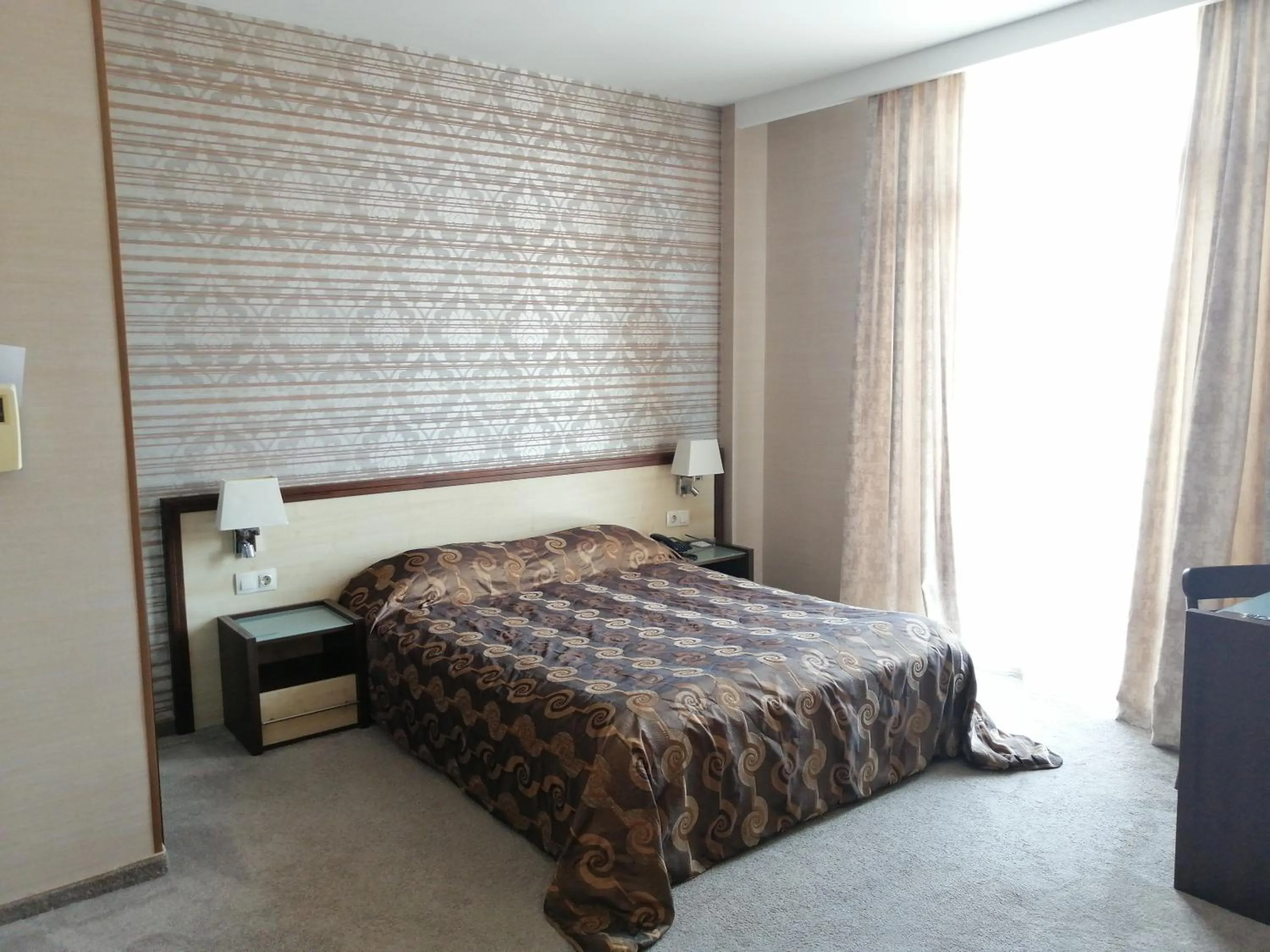 Photo of the whole room, Bed in Hotel Premier - Veliko Tarnovo City Center, Panorama View