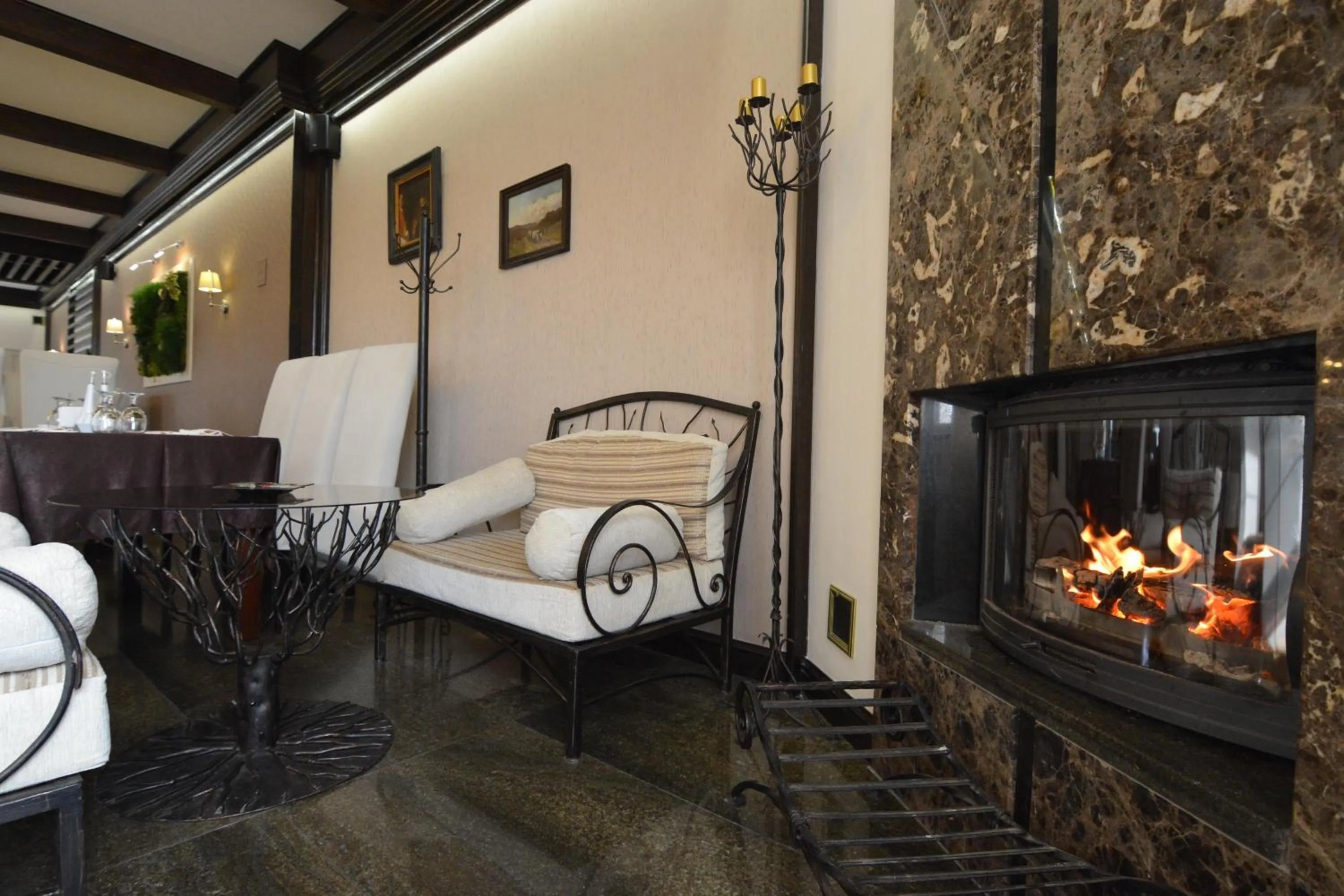 Restaurant/places to eat in Hotel Vila Class