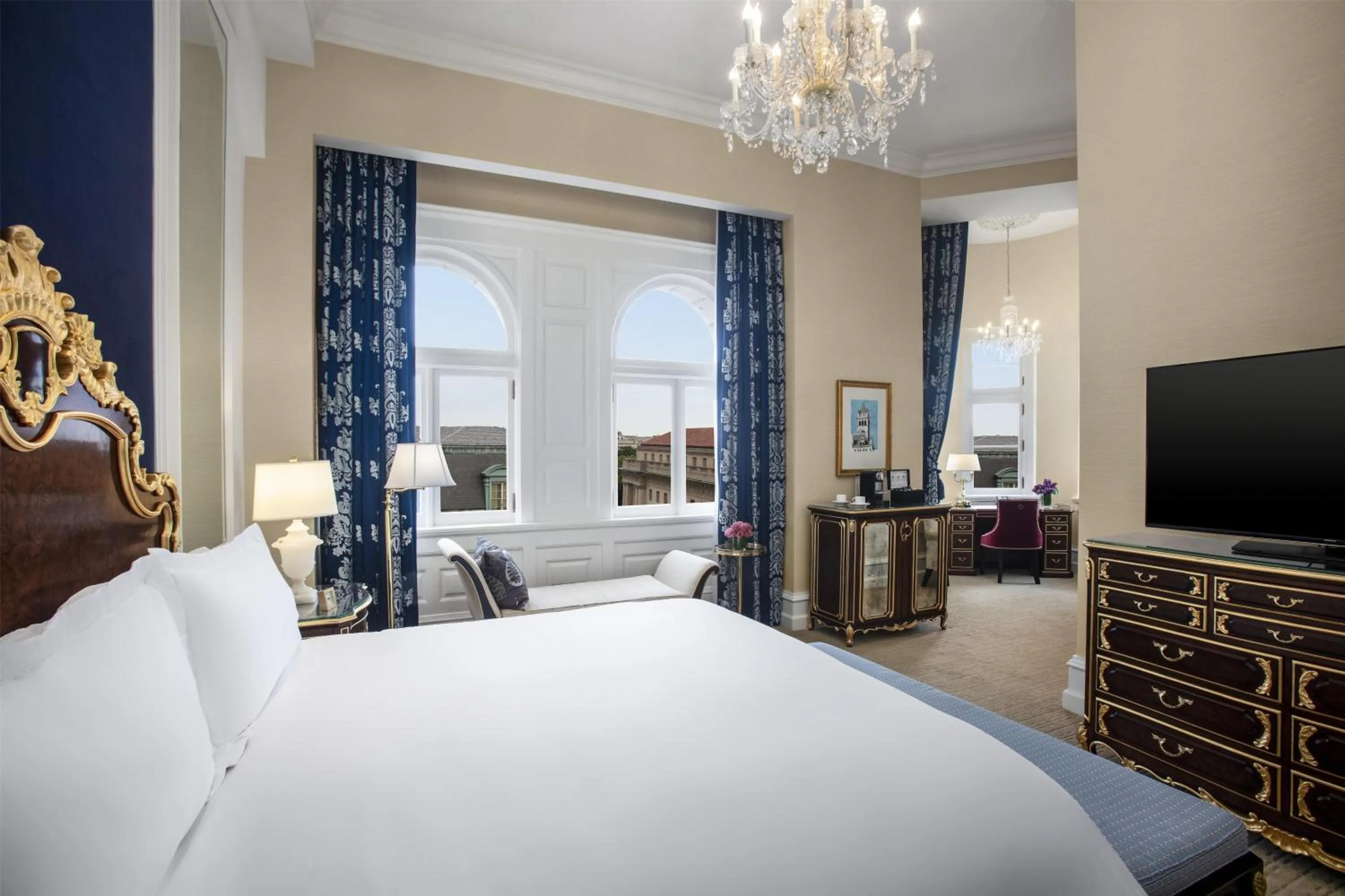 Bedroom, Bed in Waldorf Astoria Washington DC