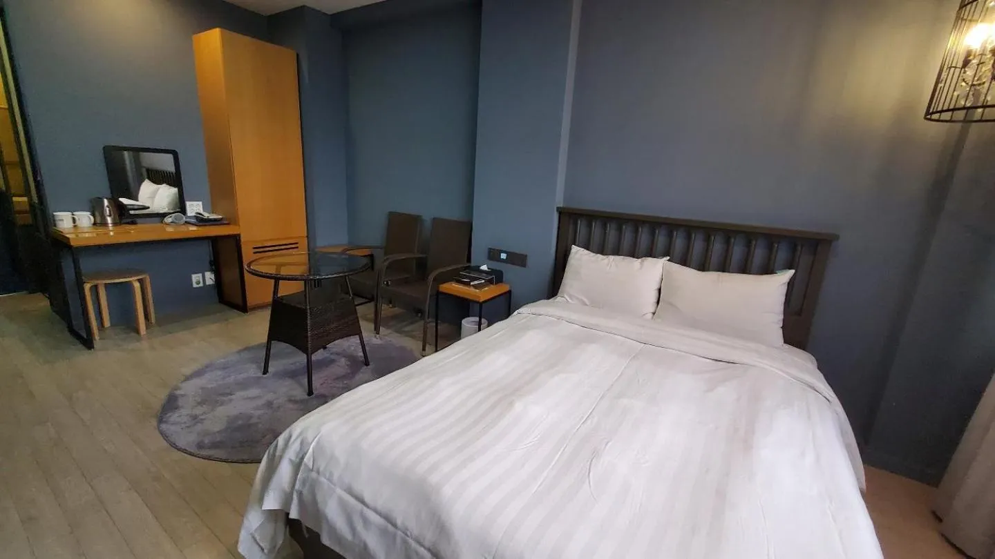 Bedroom, Bed in Urban Island Hotel Jeju