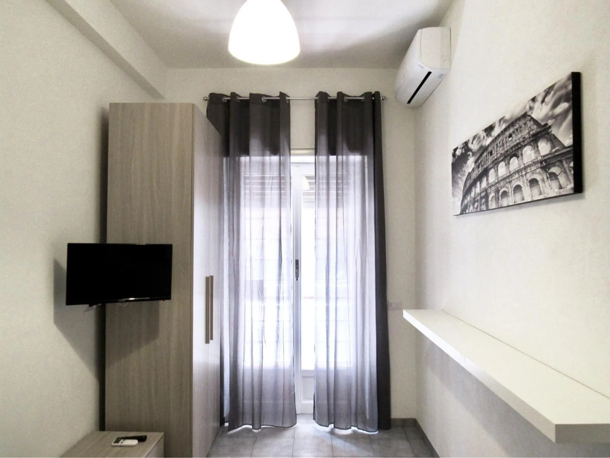 Photo of the whole room in Roema Guest House