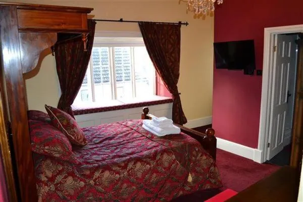 Photo of the whole room, Bed in The Red Lion