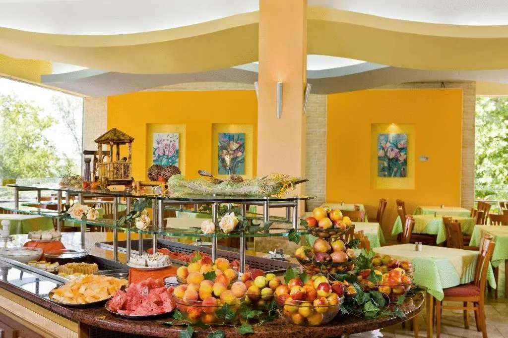 Restaurant/places to eat in Hotel Orhidea