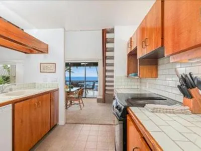 Kitchen or kitchenette in Kanaloa at Kona by OUTRIGGER