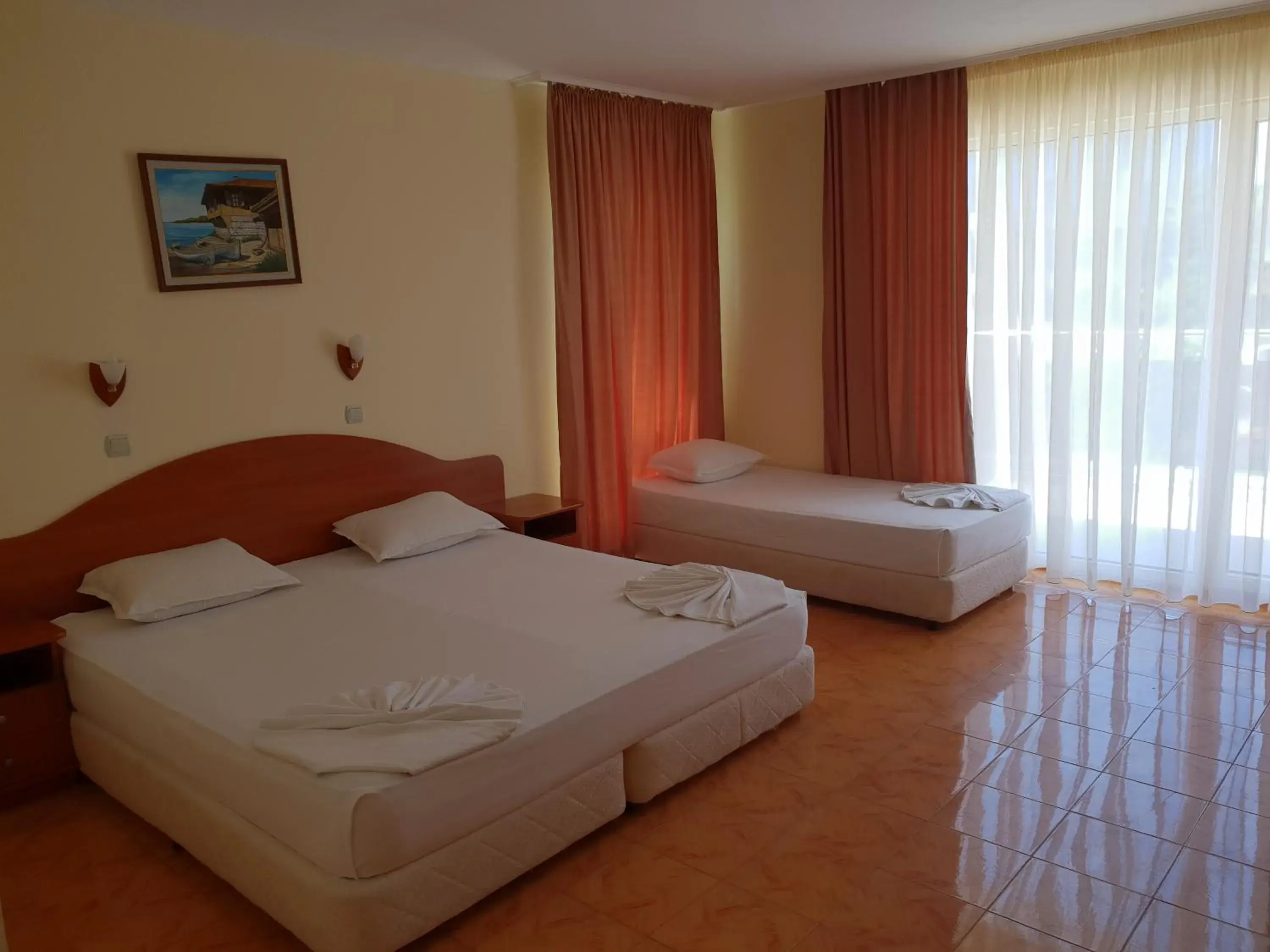 Standard Triple Room in Hotel Sunny Standard Triple Room in Hotel Sunny