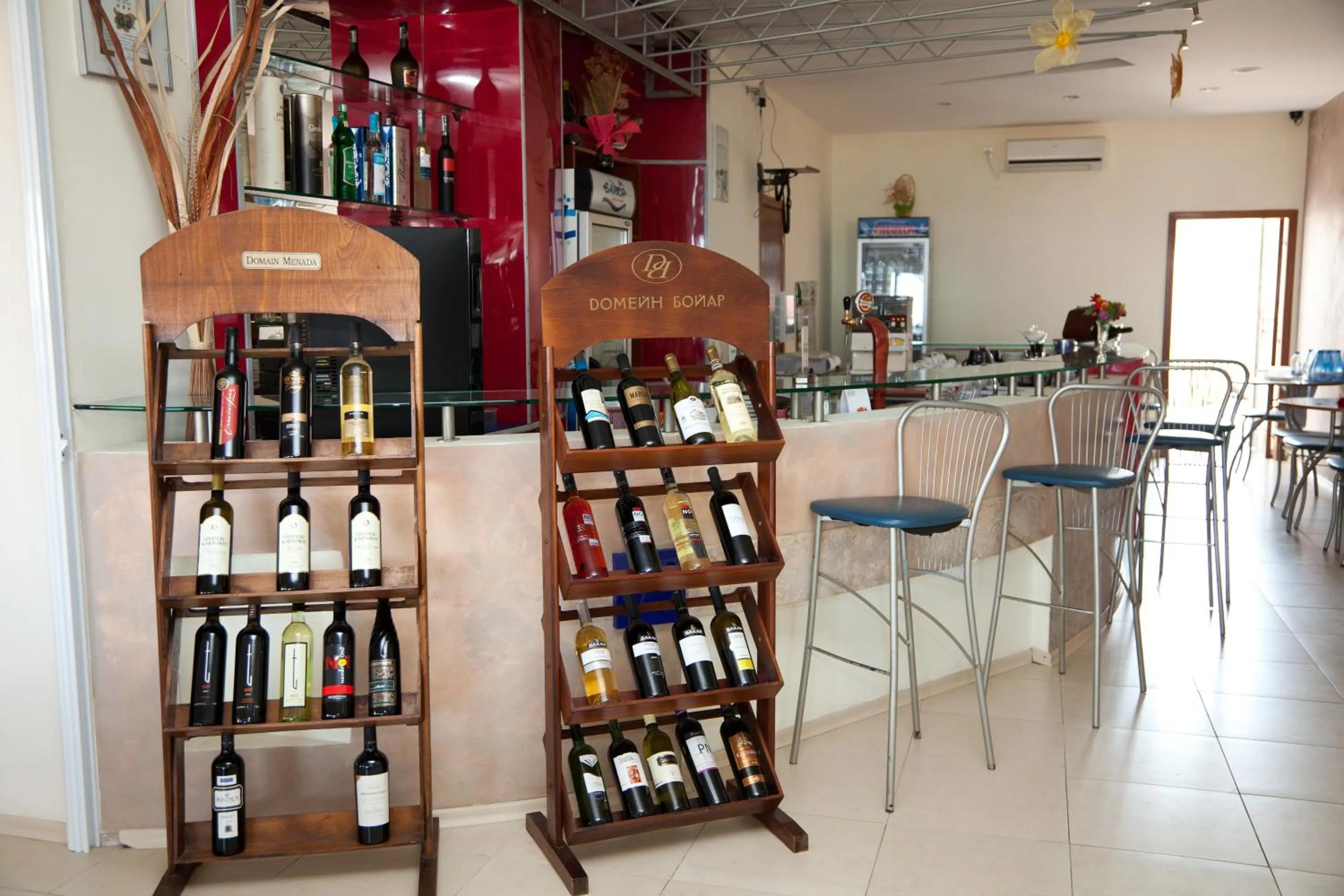 Restaurant/places to eat in Hotel Sunny