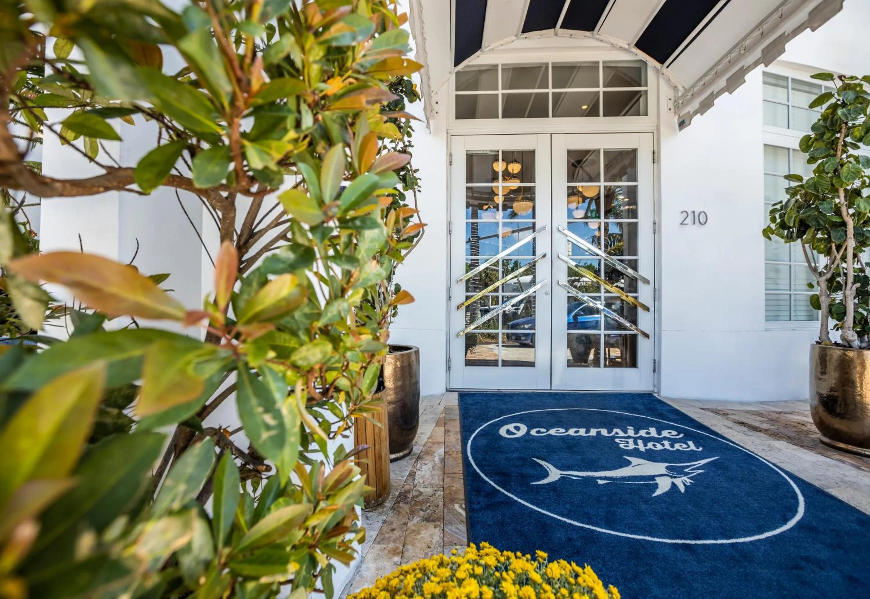 Facade/entrance in Oceanside Hotel and Suites