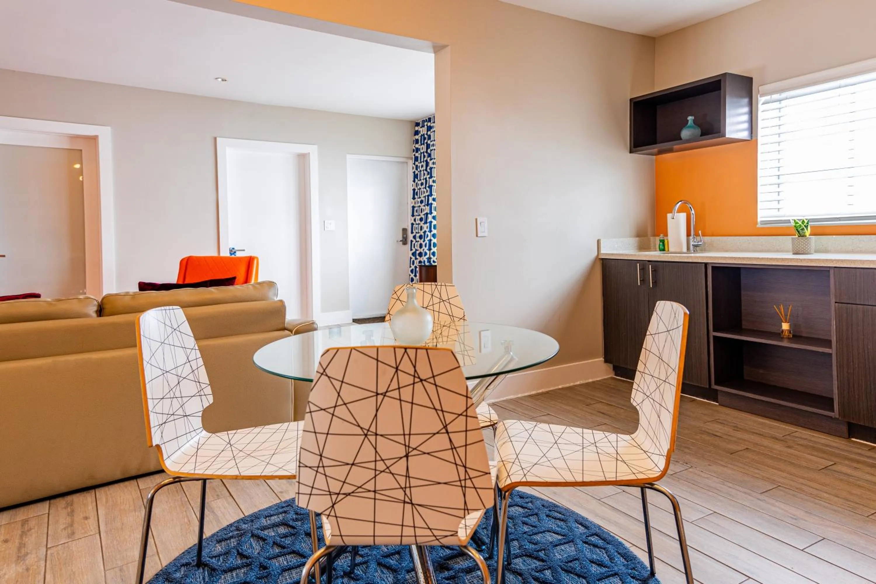 Living room in Oceanside Hotel and Suites