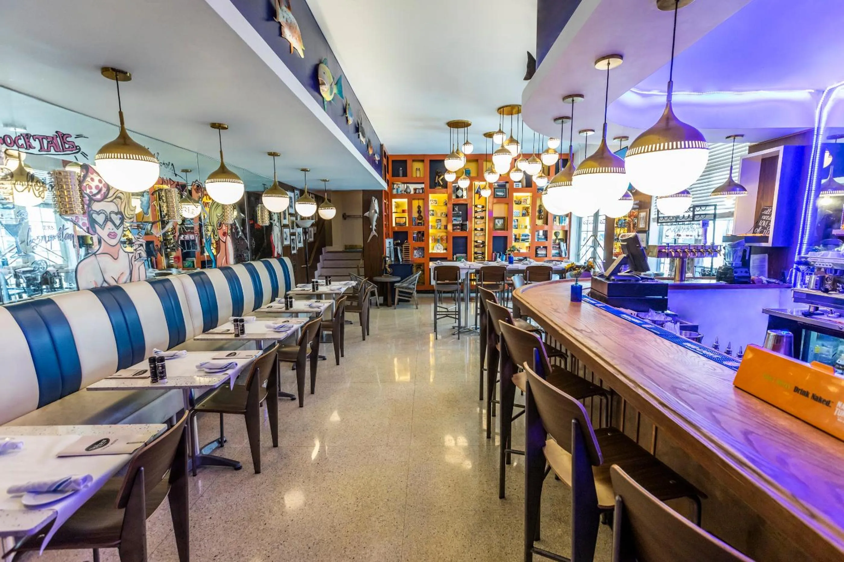 Restaurant/places to eat in Oceanside Hotel and Suites