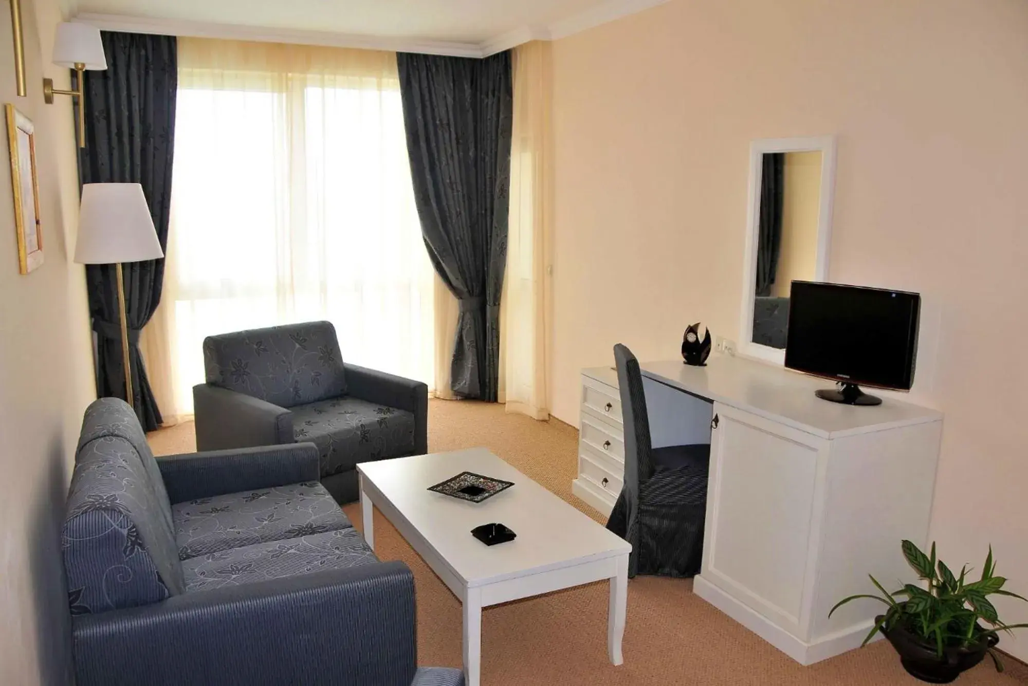 One-Bedroom Suite with City View in Festa Pomorie Resort One-Bedroom Suite with City View in Festa Pomorie Resort