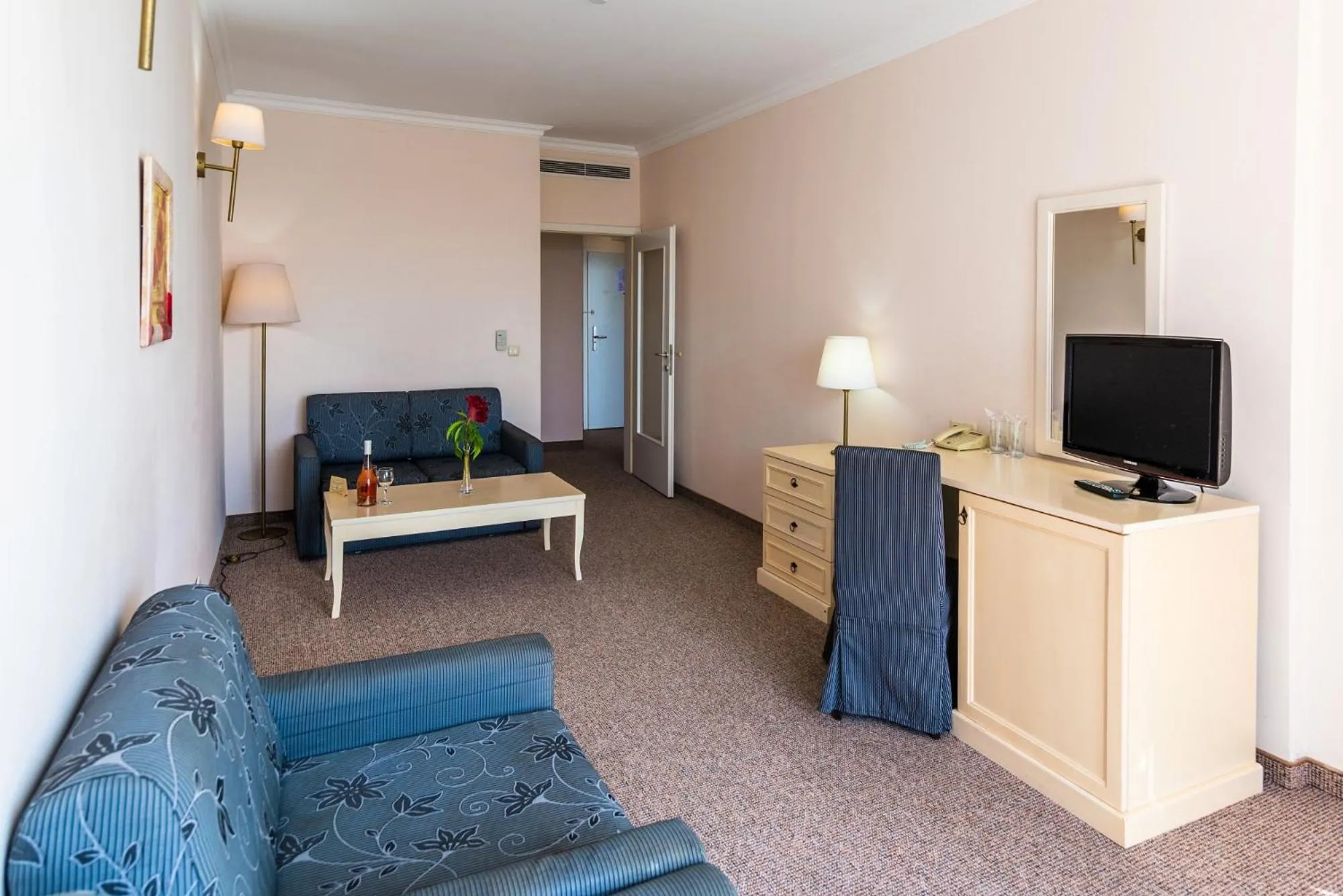 Communal lounge/ TV room in Festa Pomorie Resort