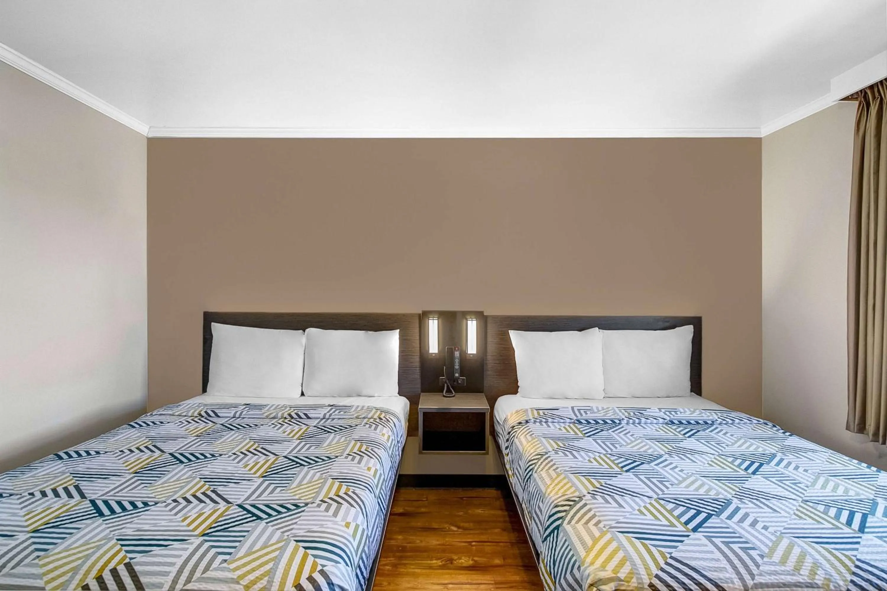 Photo of the whole room, Bed in Motel 6-Front Royal, VA