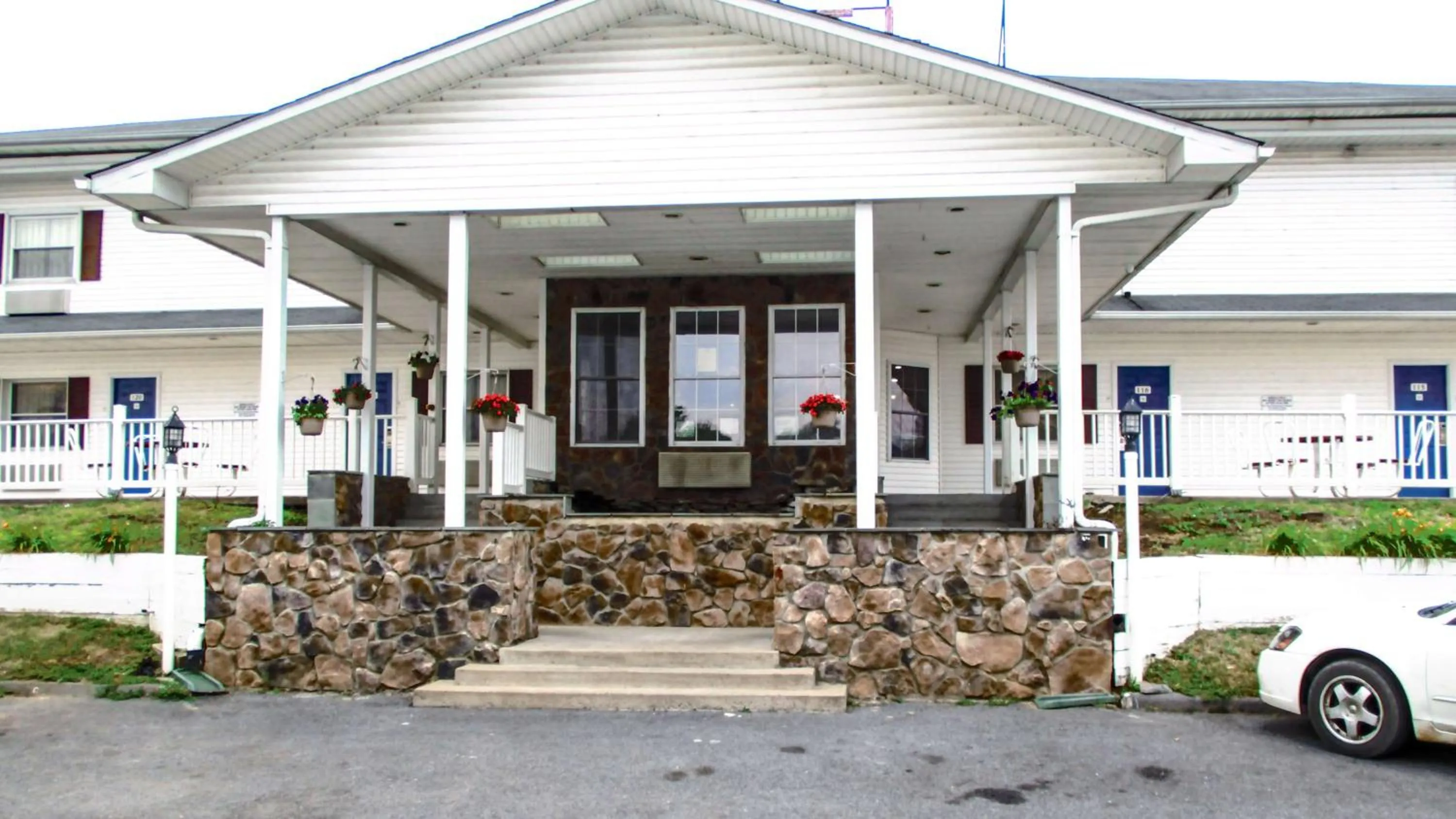 Property building in Motel 6-Front Royal, VA