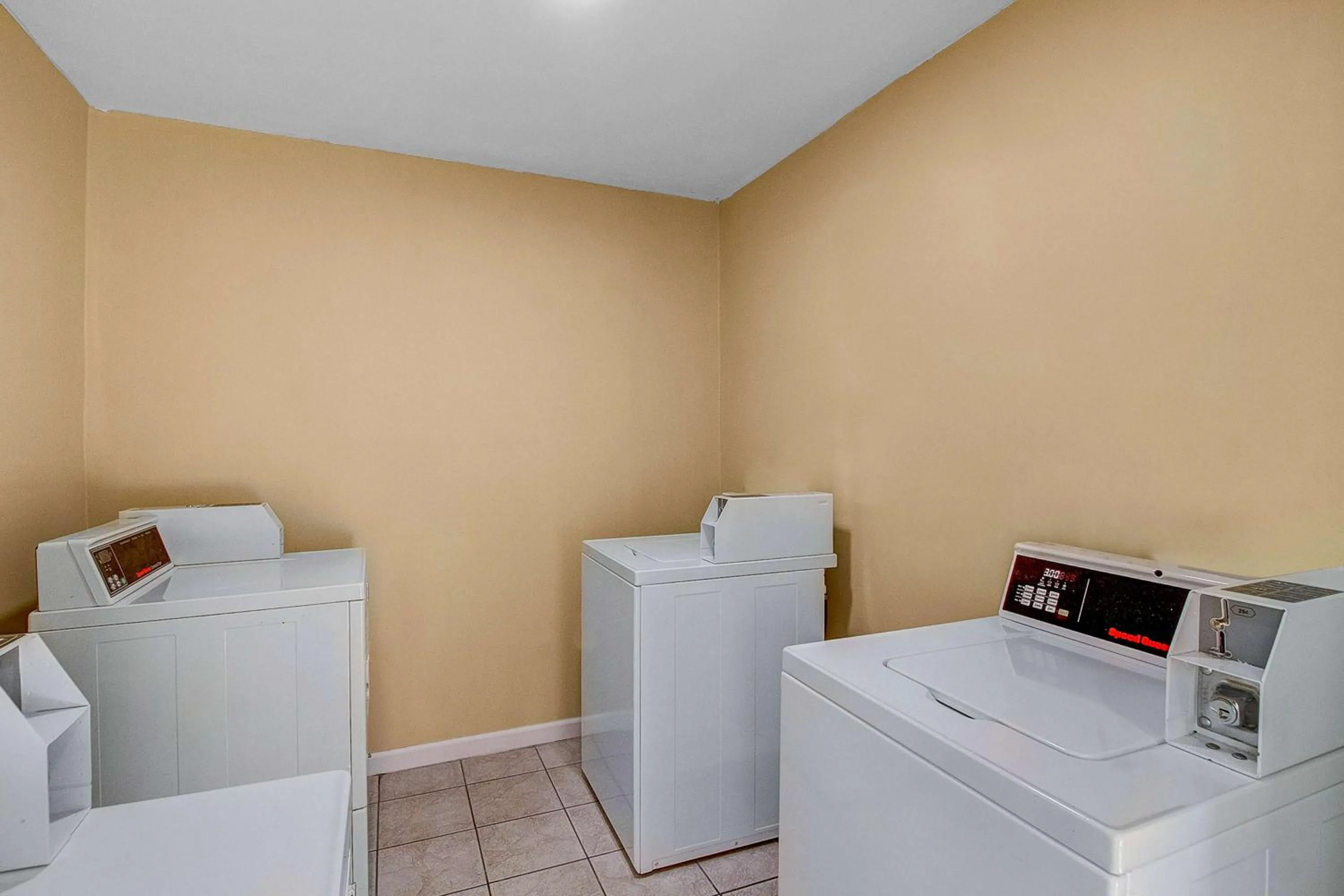 laundry in Motel 6-Front Royal, VA