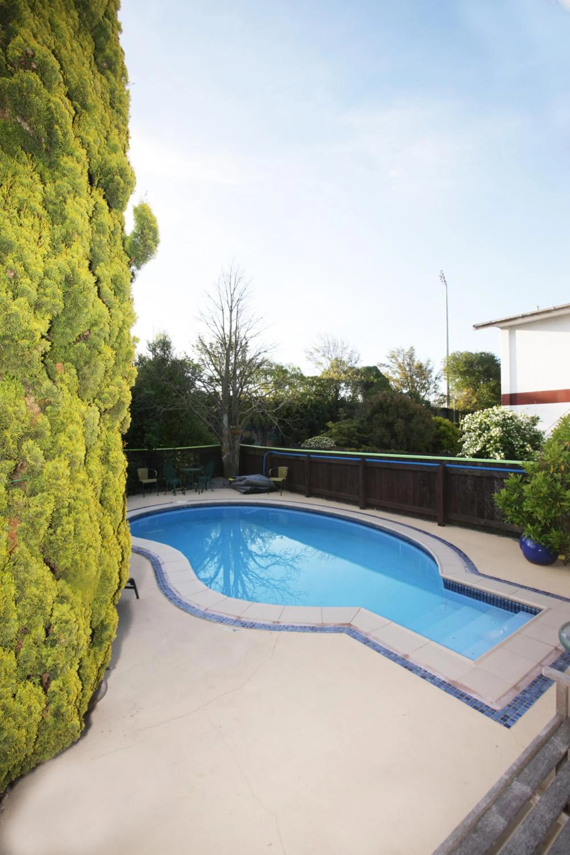 Summer in Kings Gate Motel