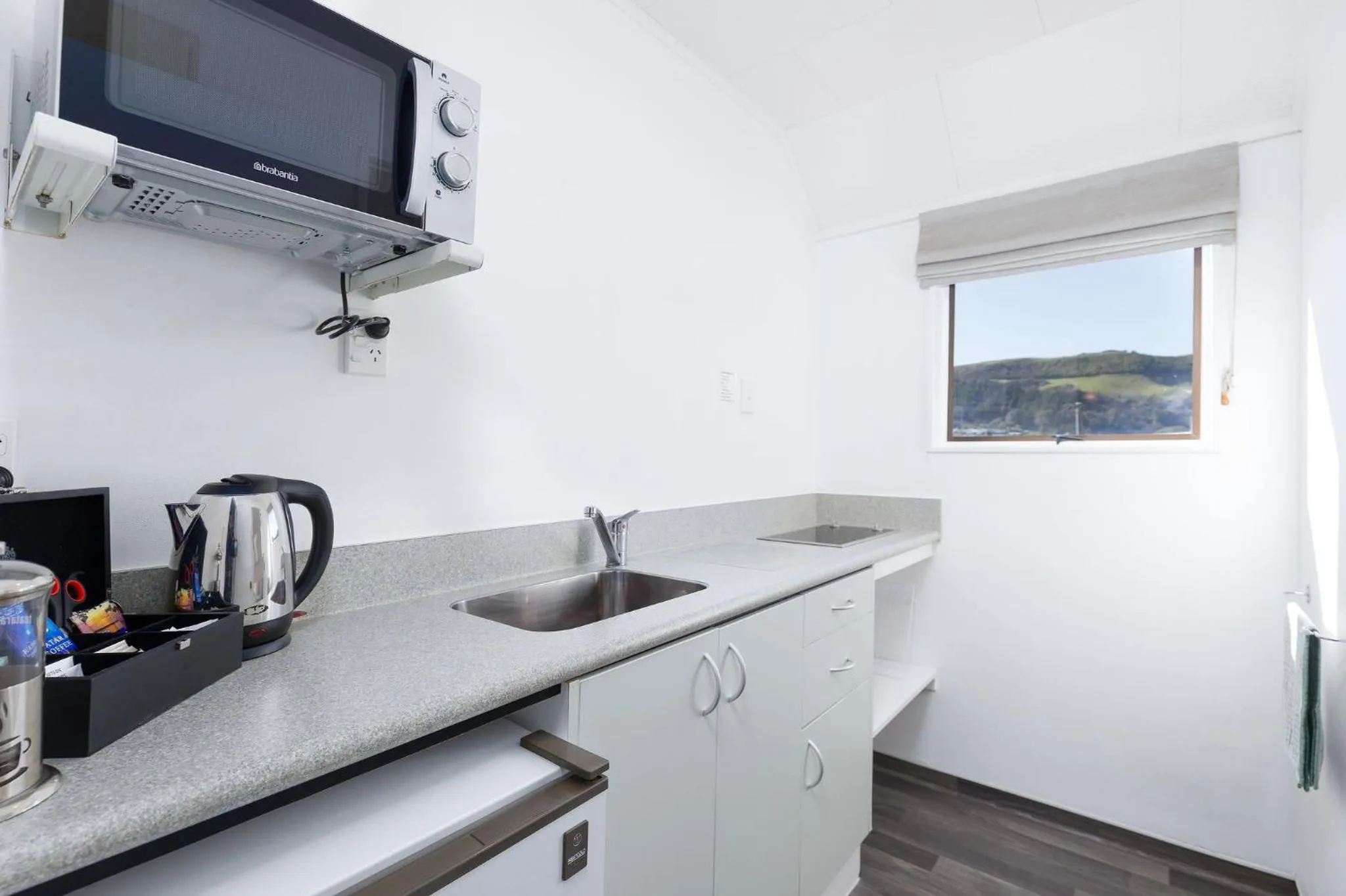 Kitchen or kitchenette in Kings Gate Motel