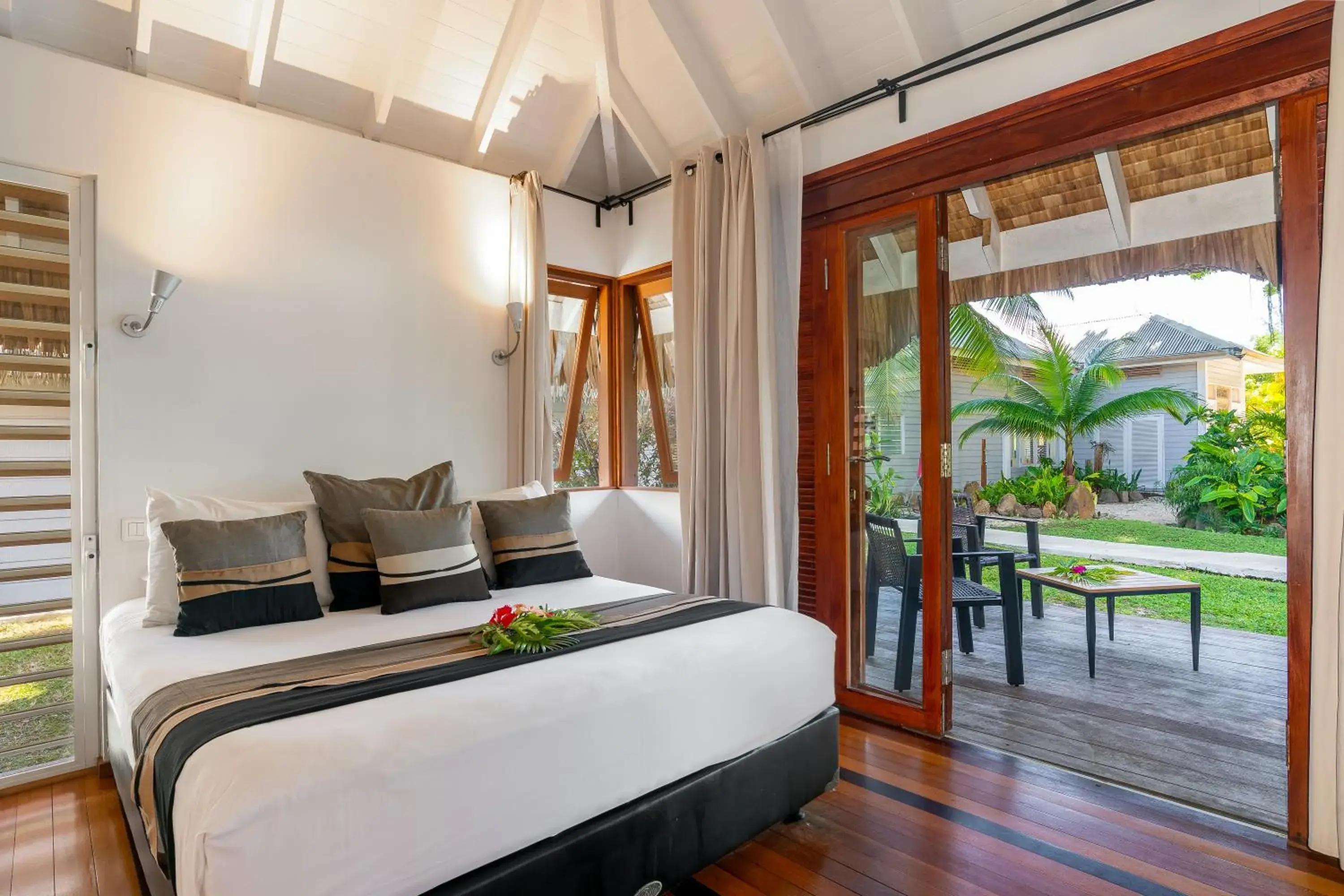 Bungalow with Garden View - single occupancy in Moorea Beach Lodge Bungalow with Garden View - single occupancy in Moorea Beach Lodge