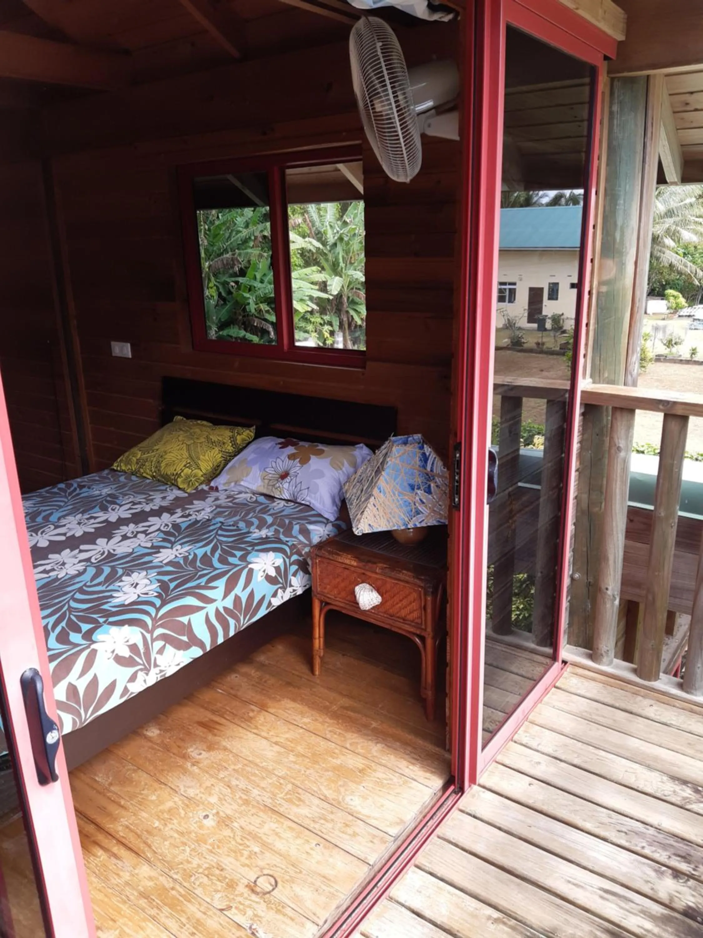 Bed in B & Bee Wild Island - Nature Song