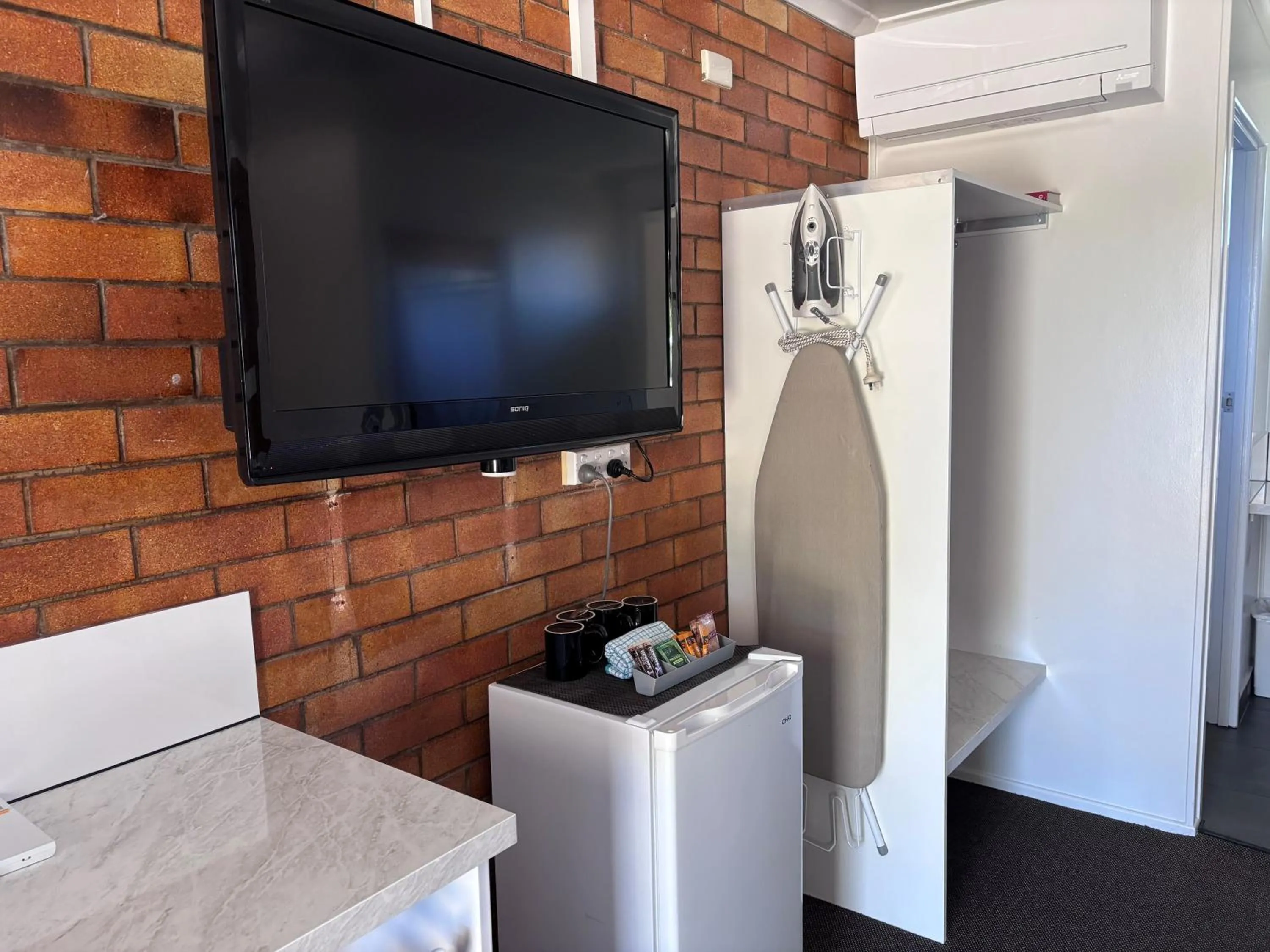 TV and multimedia in Avocado Motor Inn