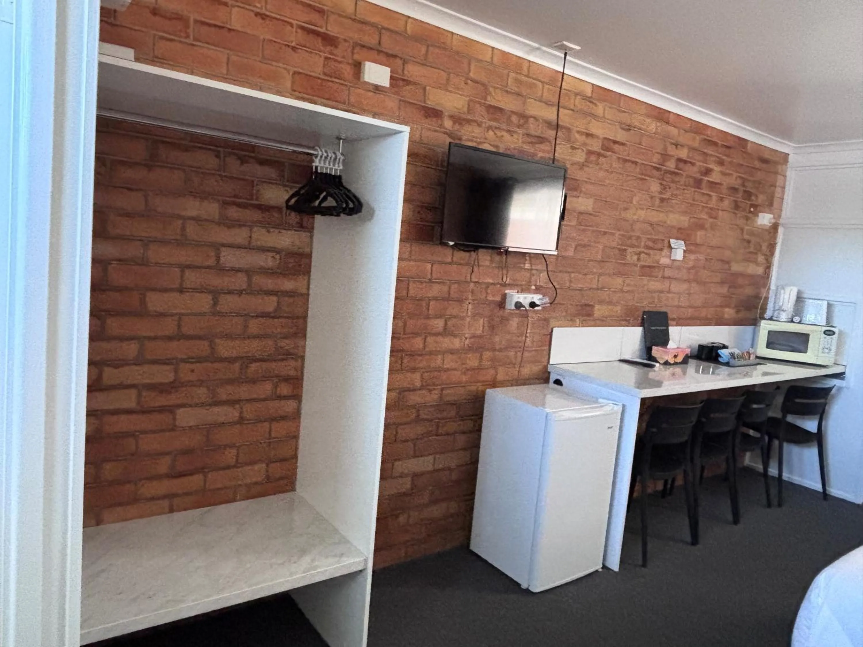 TV and multimedia in Avocado Motor Inn