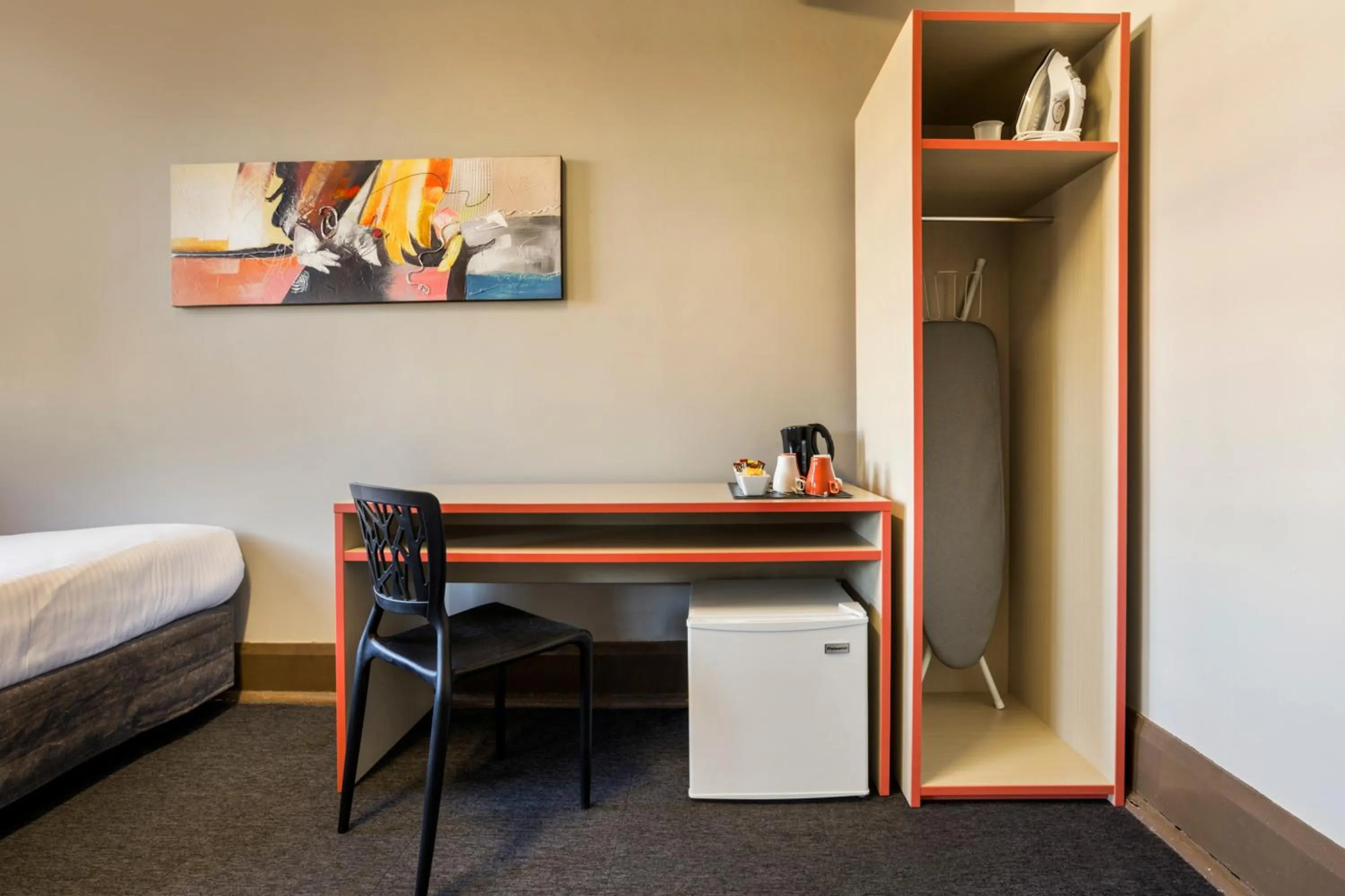 Coffee/tea facilities, Bed in Granville Hotel