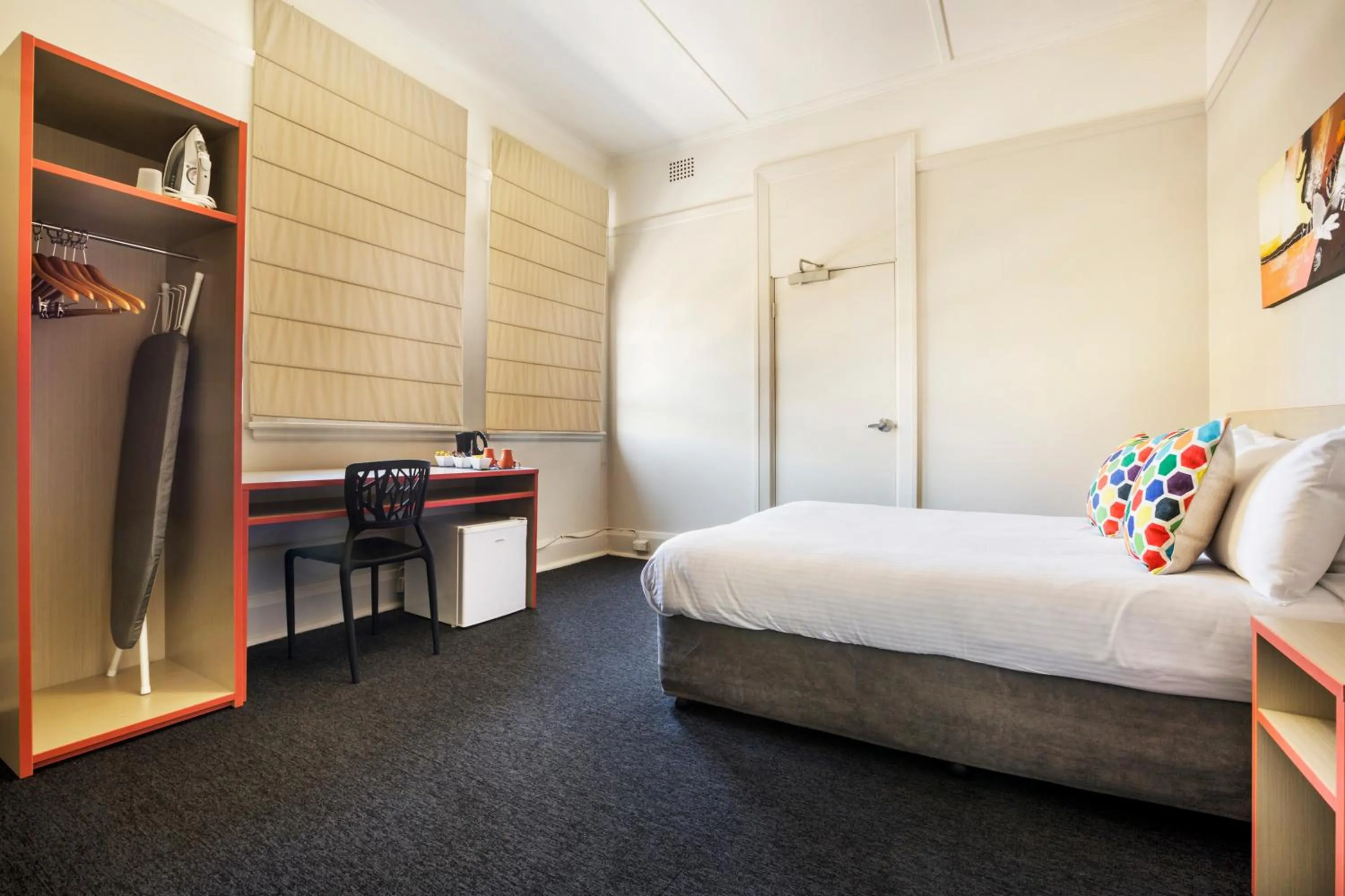 Photo of the whole room, Bed in Granville Hotel