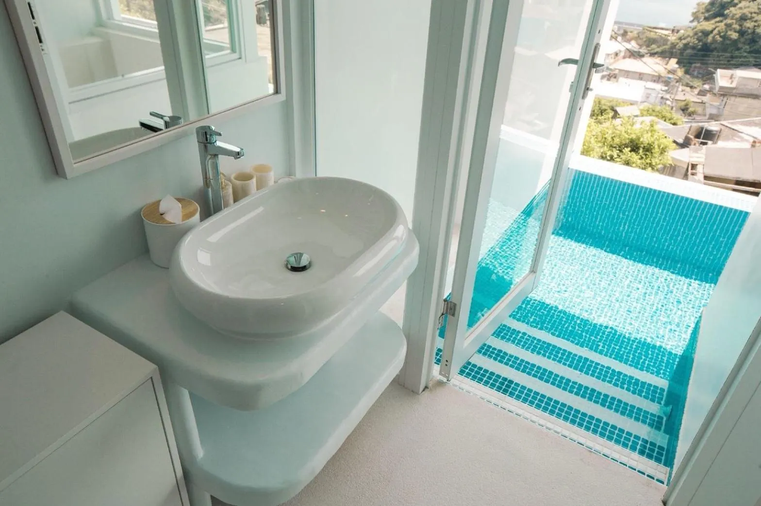 Bathroom in Ample Villa 小希臘民宿