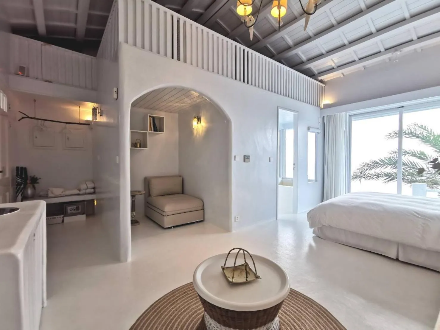 Swimming pool, Bed in Ample Villa 小希臘民宿