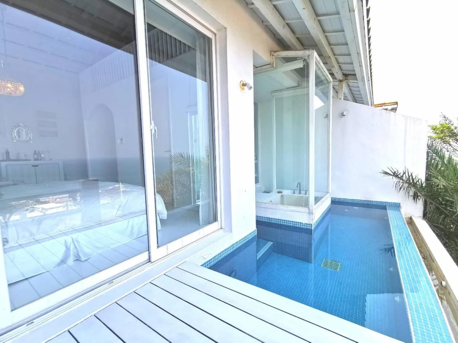 Pool view in Ample Villa 小希臘民宿