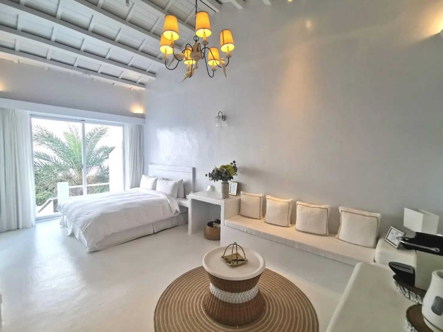 Living room, Bed in Ample Villa 小希臘民宿