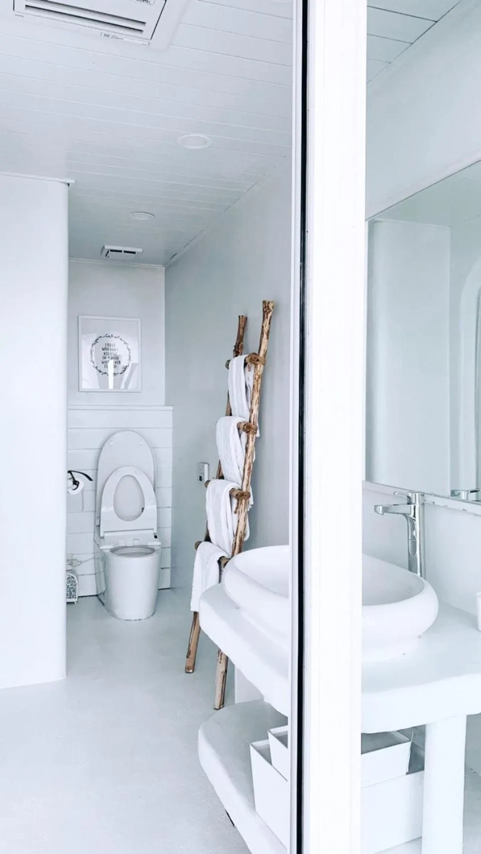 Bathroom in Ample Villa 小希臘民宿