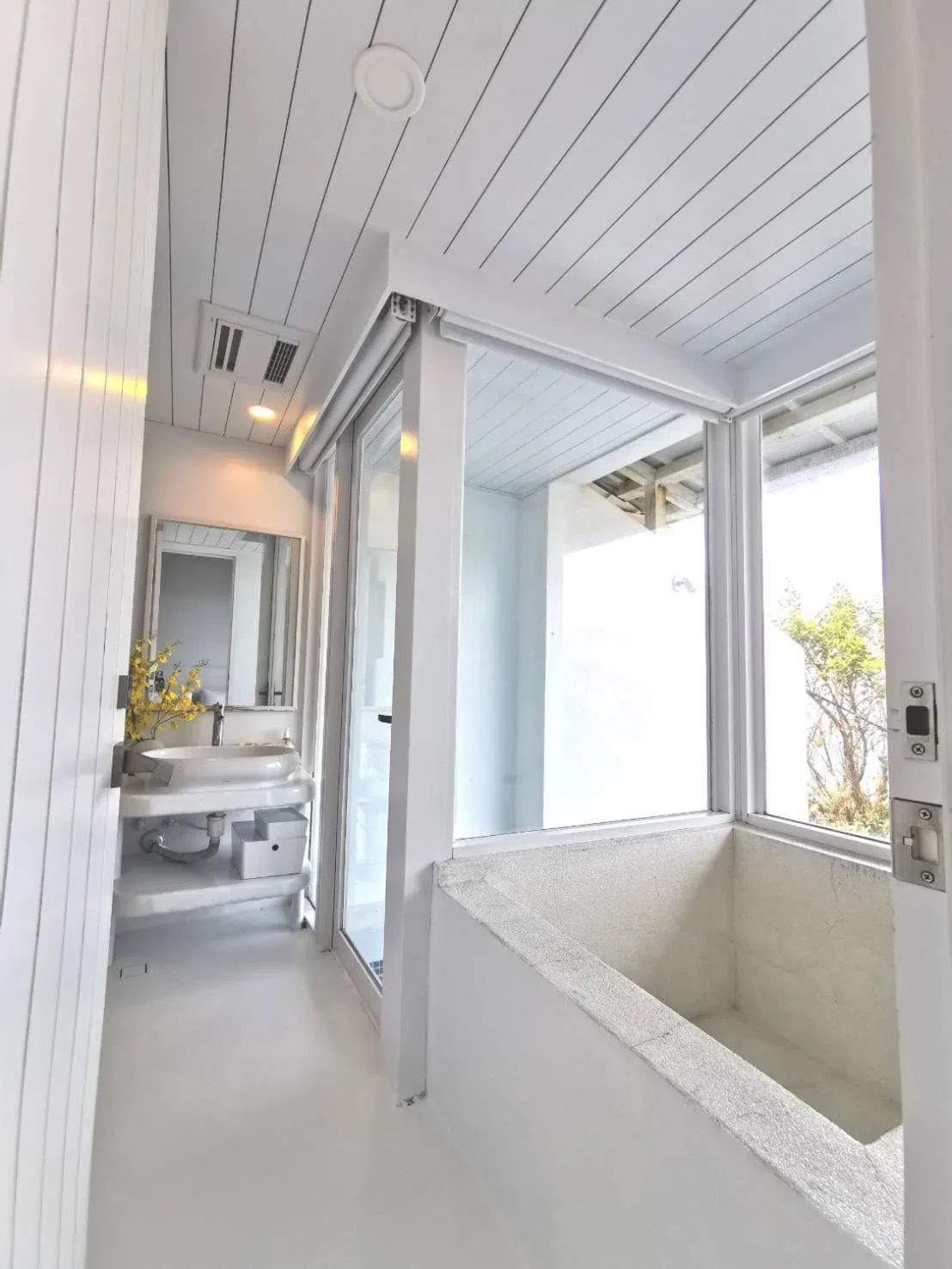 Bathroom in Ample Villa 小希臘民宿