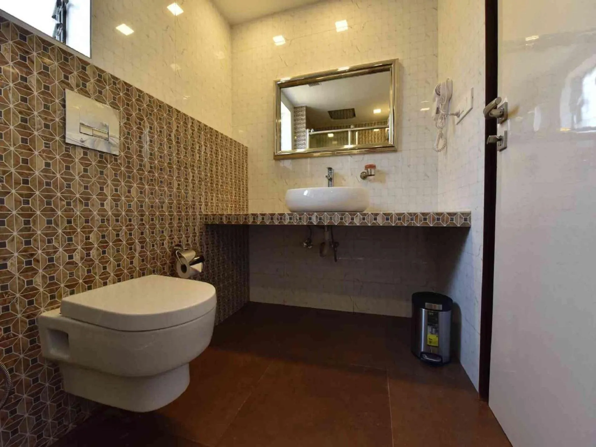 Toilet in Hotel Calangute Central