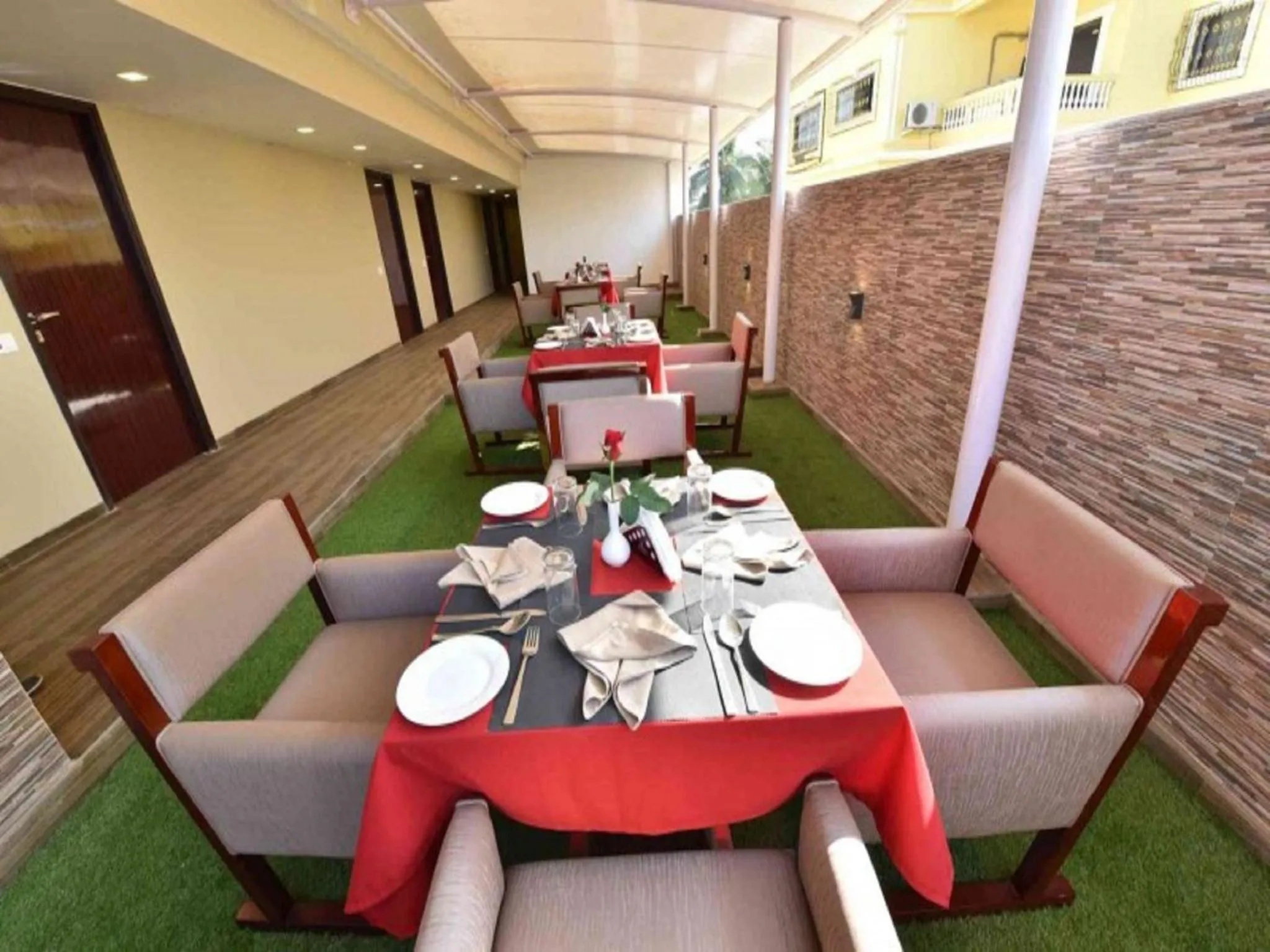 Restaurant/places to eat in Hotel Calangute Central