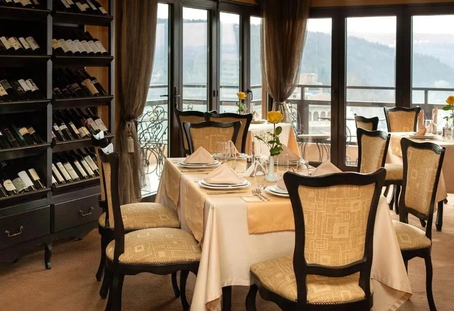 Restaurant/places to eat in Hotel Panorama