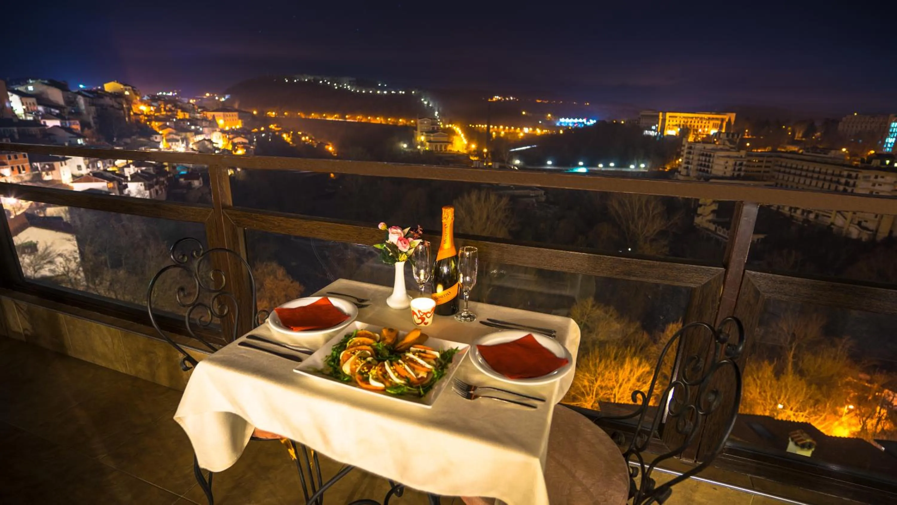 Restaurant/places to eat in Hotel Panorama