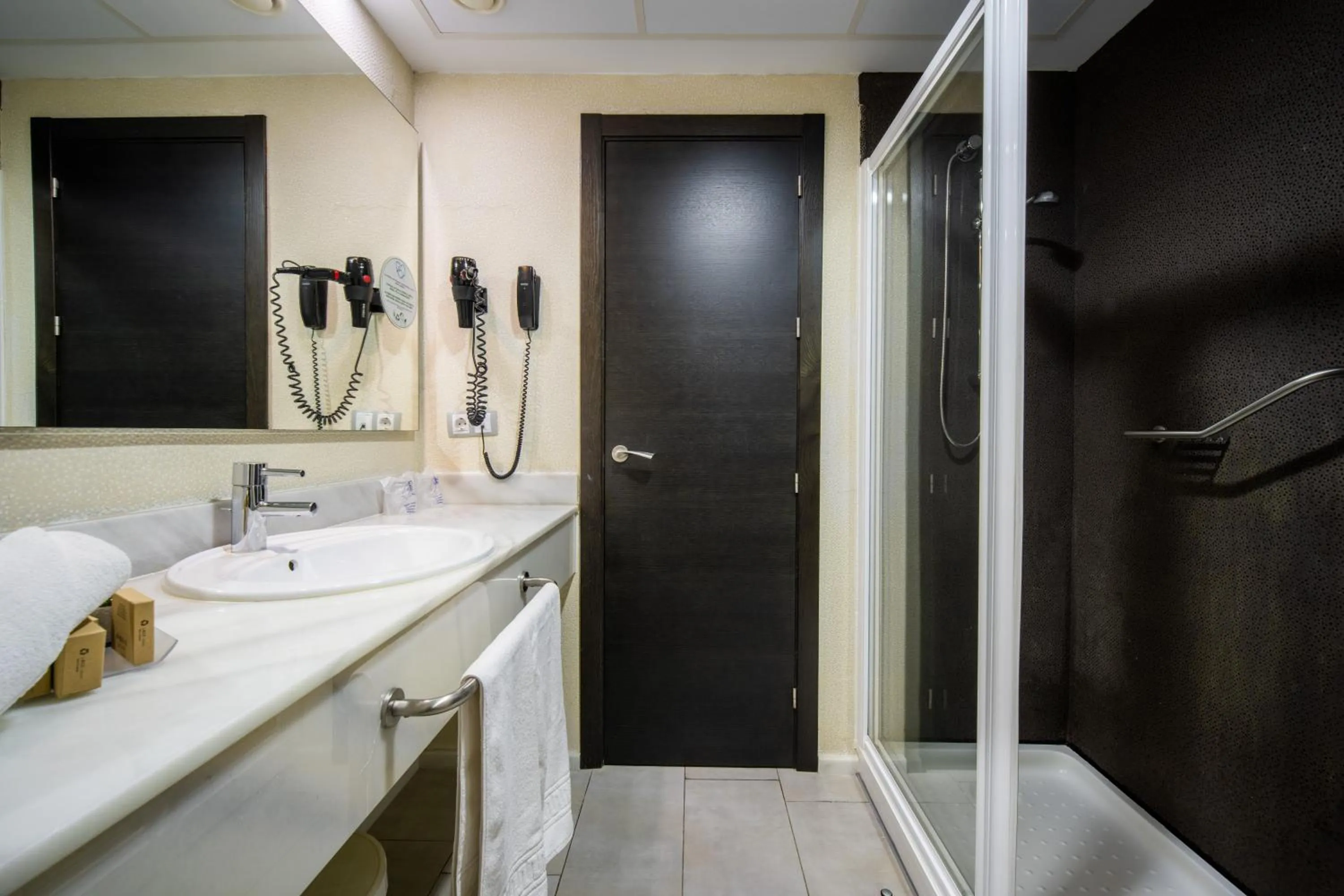 Shower in Pato Amarillo