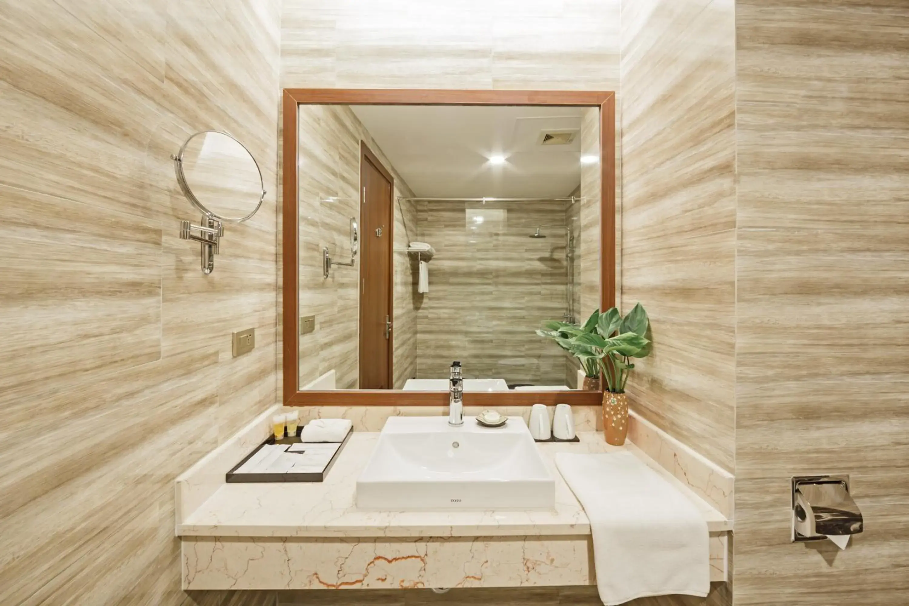 Deluxe Double Room in Muong Thanh Holiday Moc Chau Hotel Deluxe Double Room in Muong Thanh Holiday Moc Chau Hotel