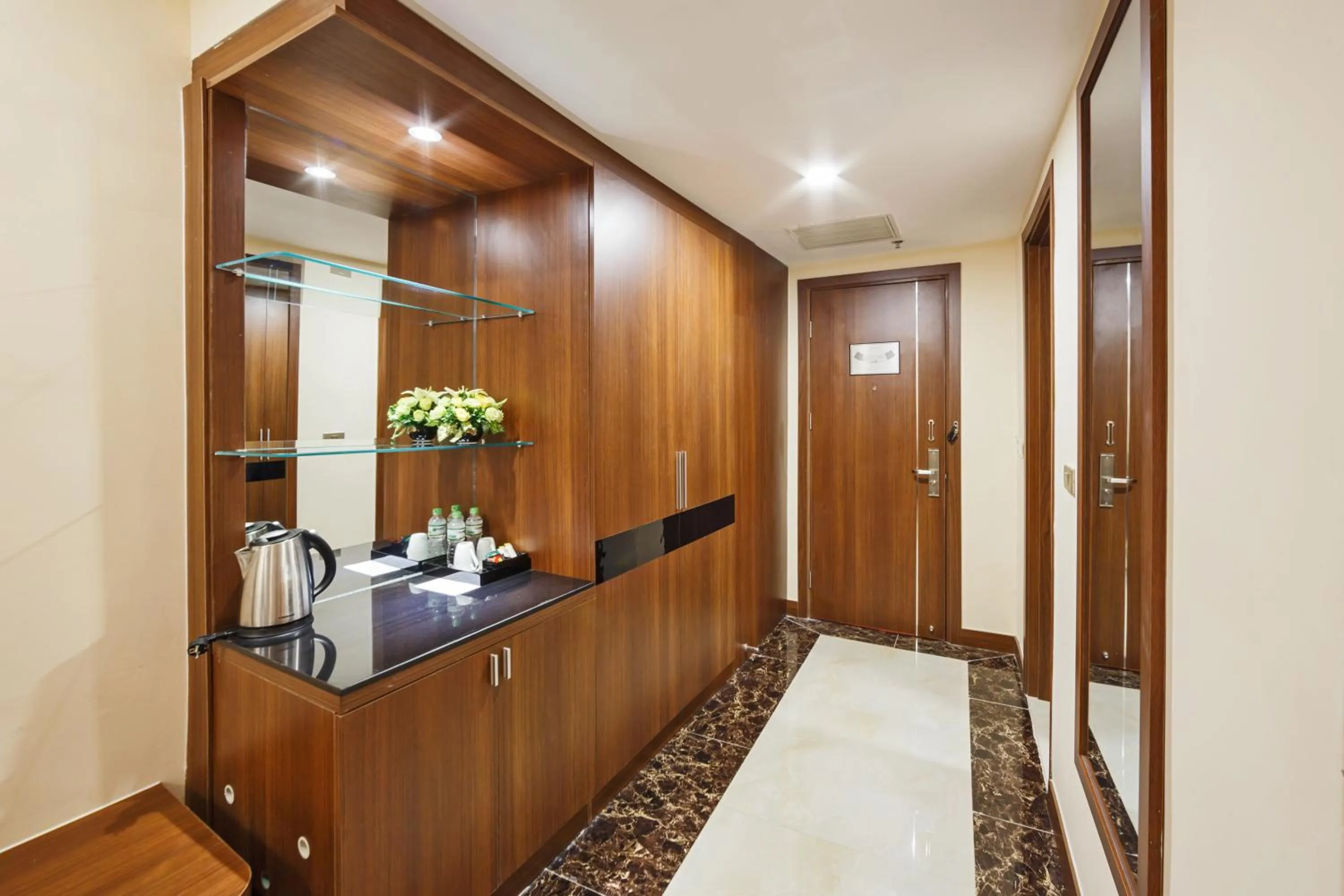 wardrobe in Muong Thanh Holiday Moc Chau Hotel