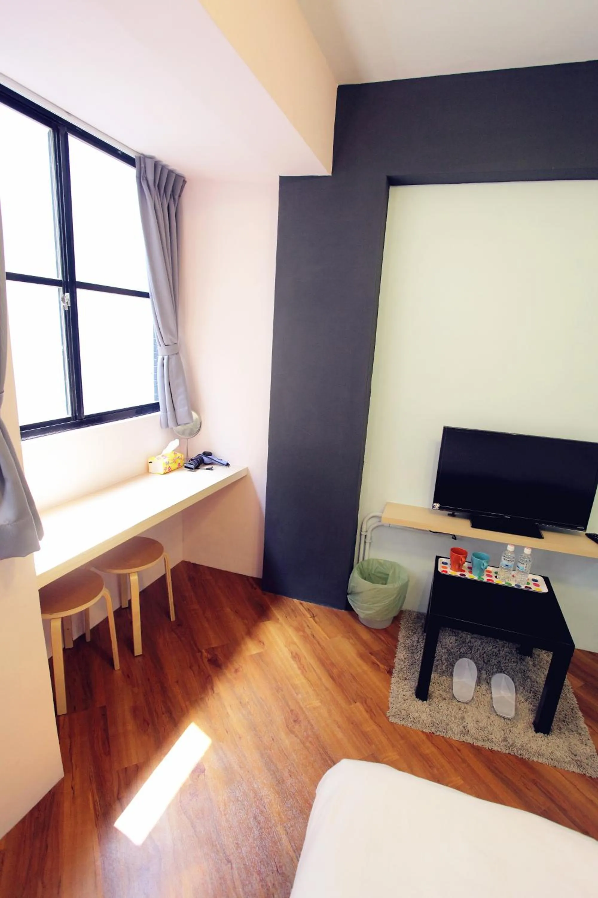 Seating area, Bed in FUNDI Hotel